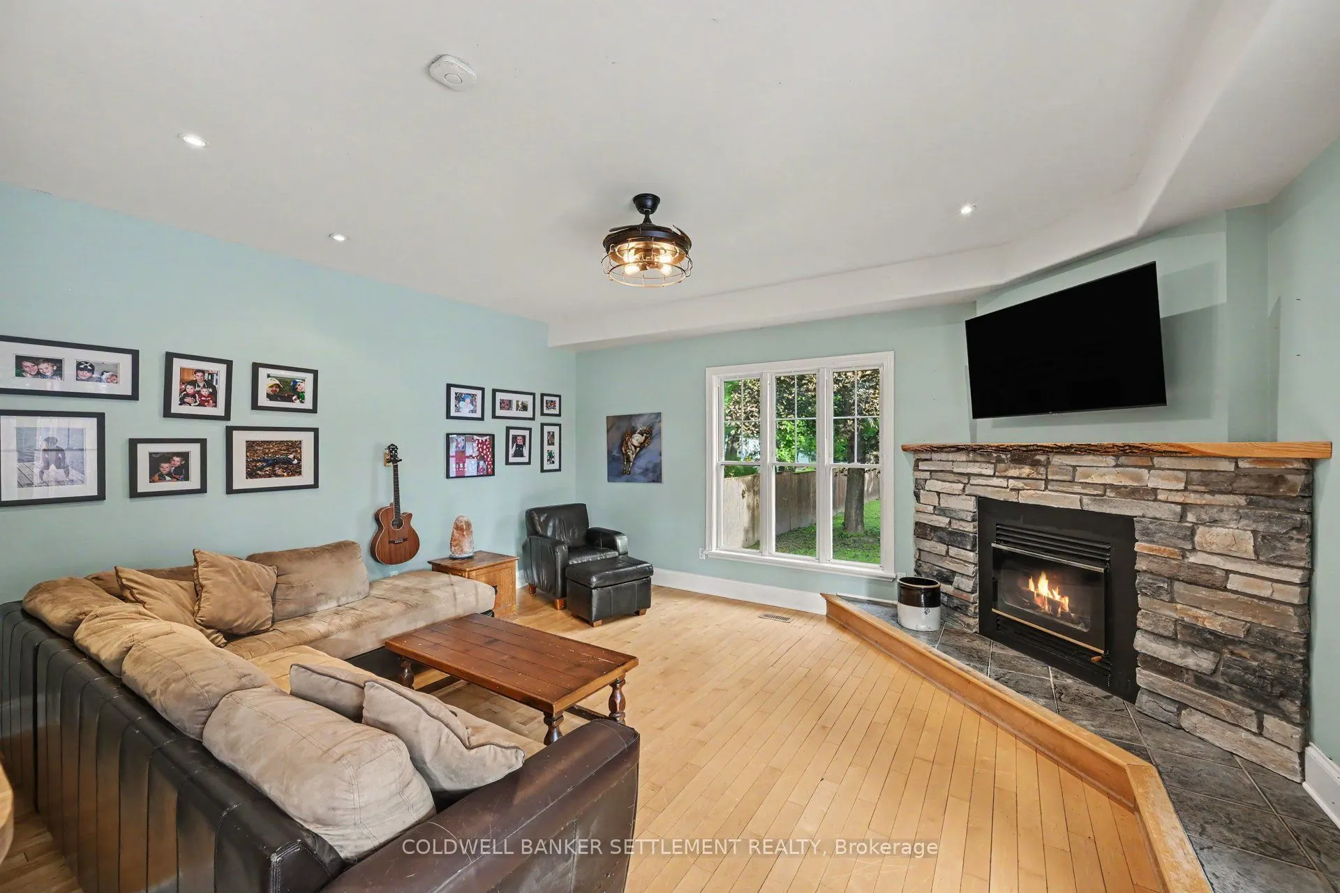 46 Brock Street S