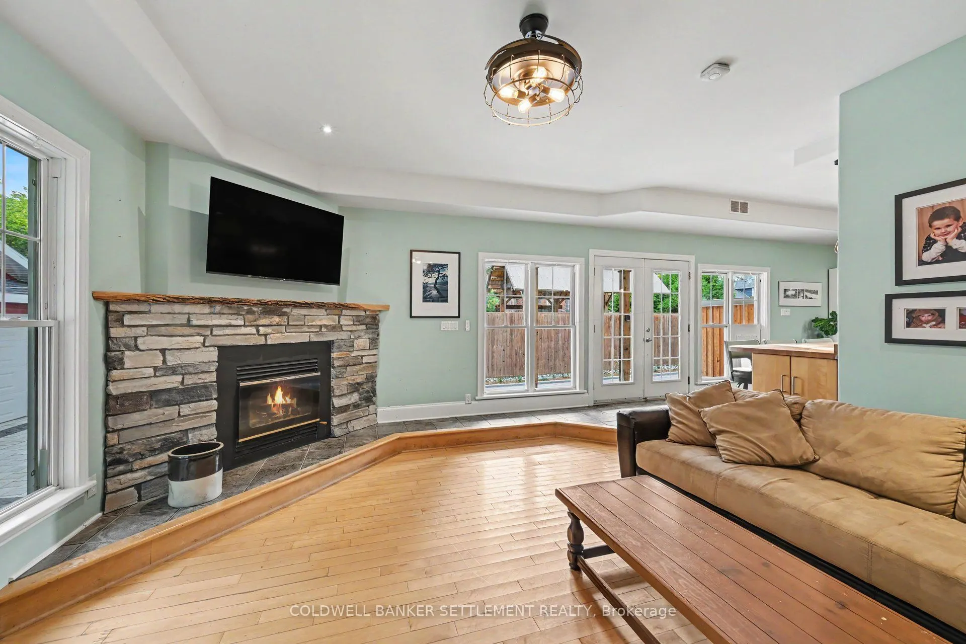 46 Brock Street S