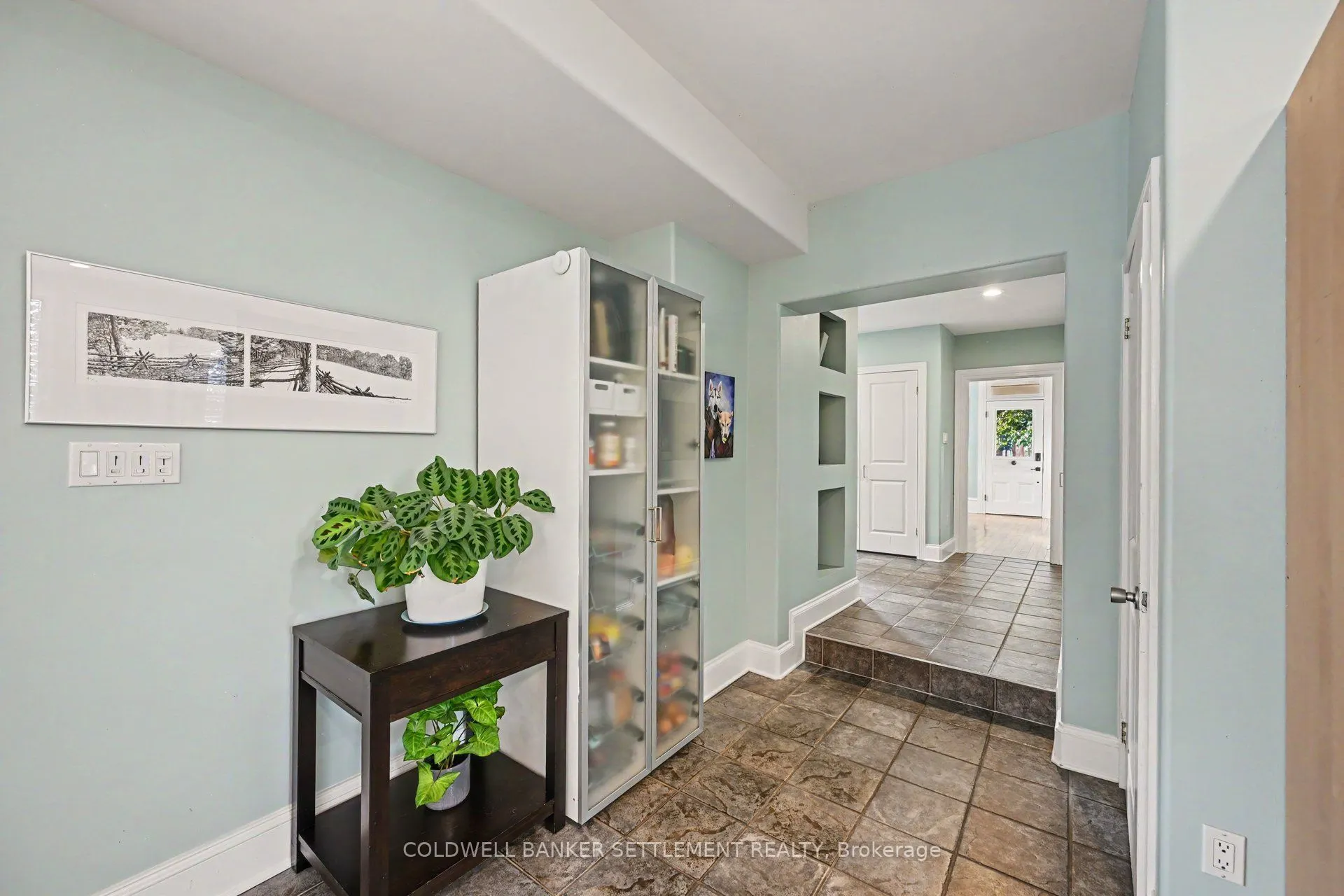 46 Brock Street S