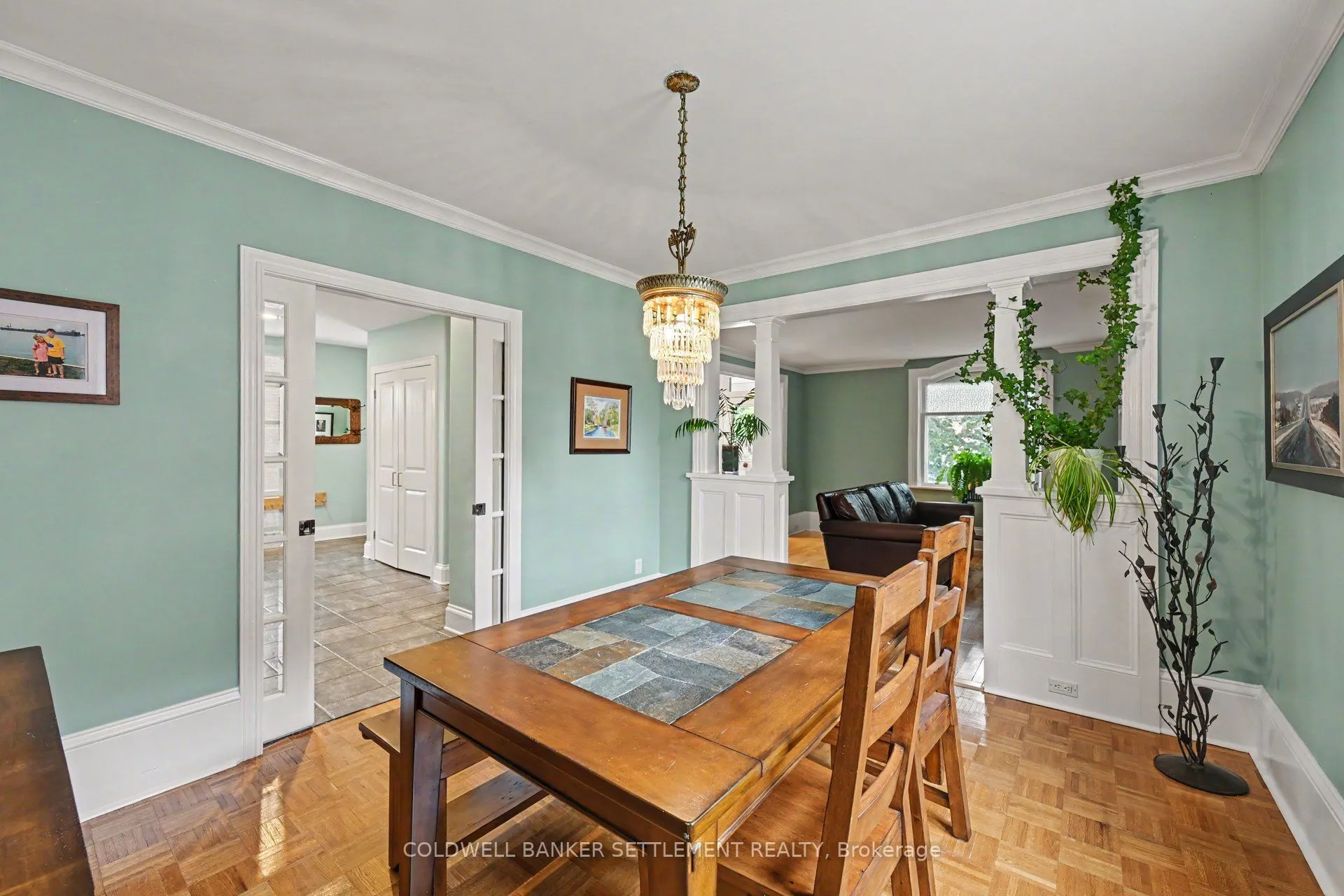 46 Brock Street S