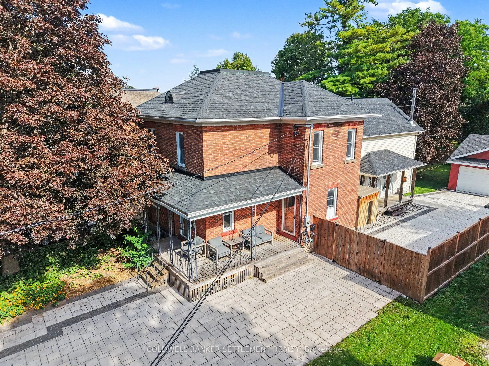 46 Brock Street S