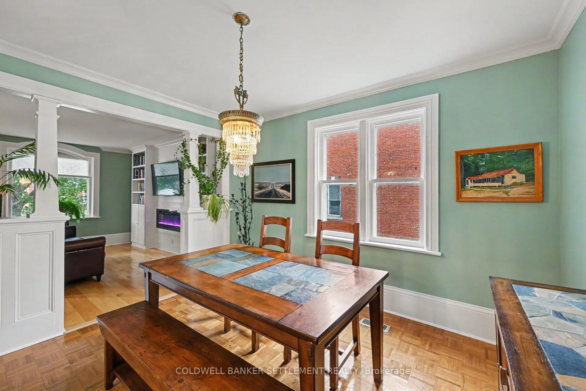 46 Brock Street S
