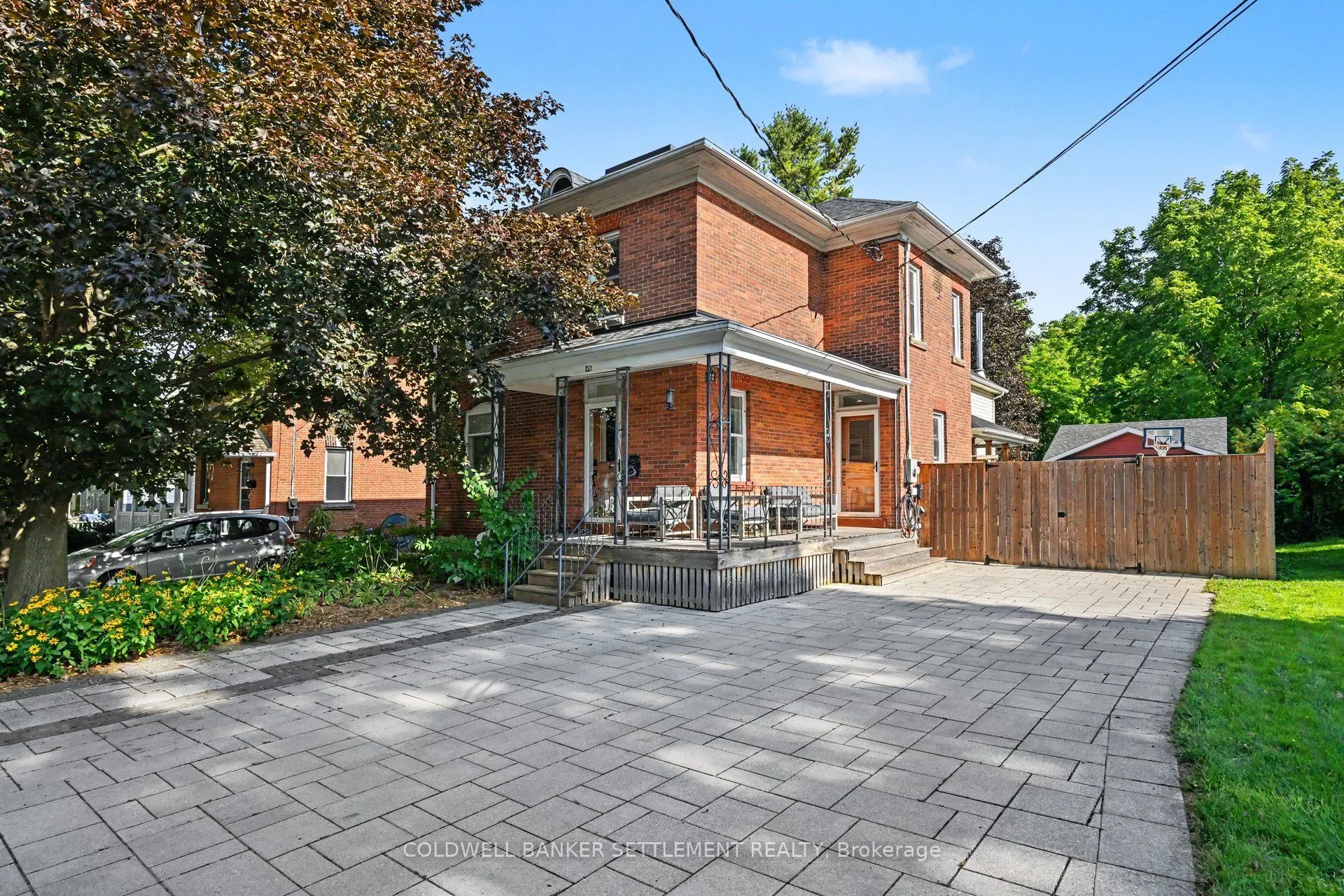 46 Brock Street S