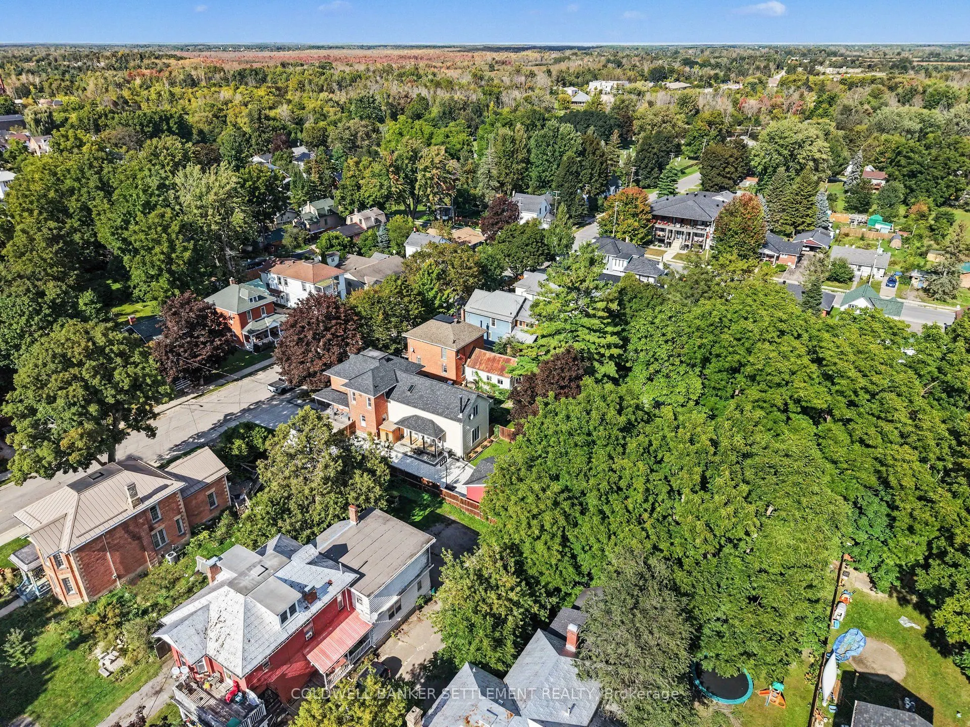 46 Brock Street S