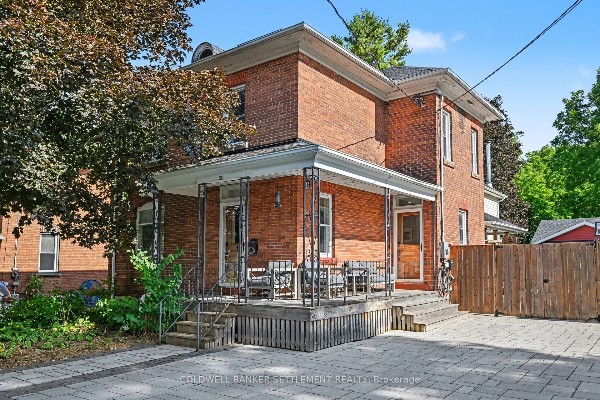 46 Brock Street S