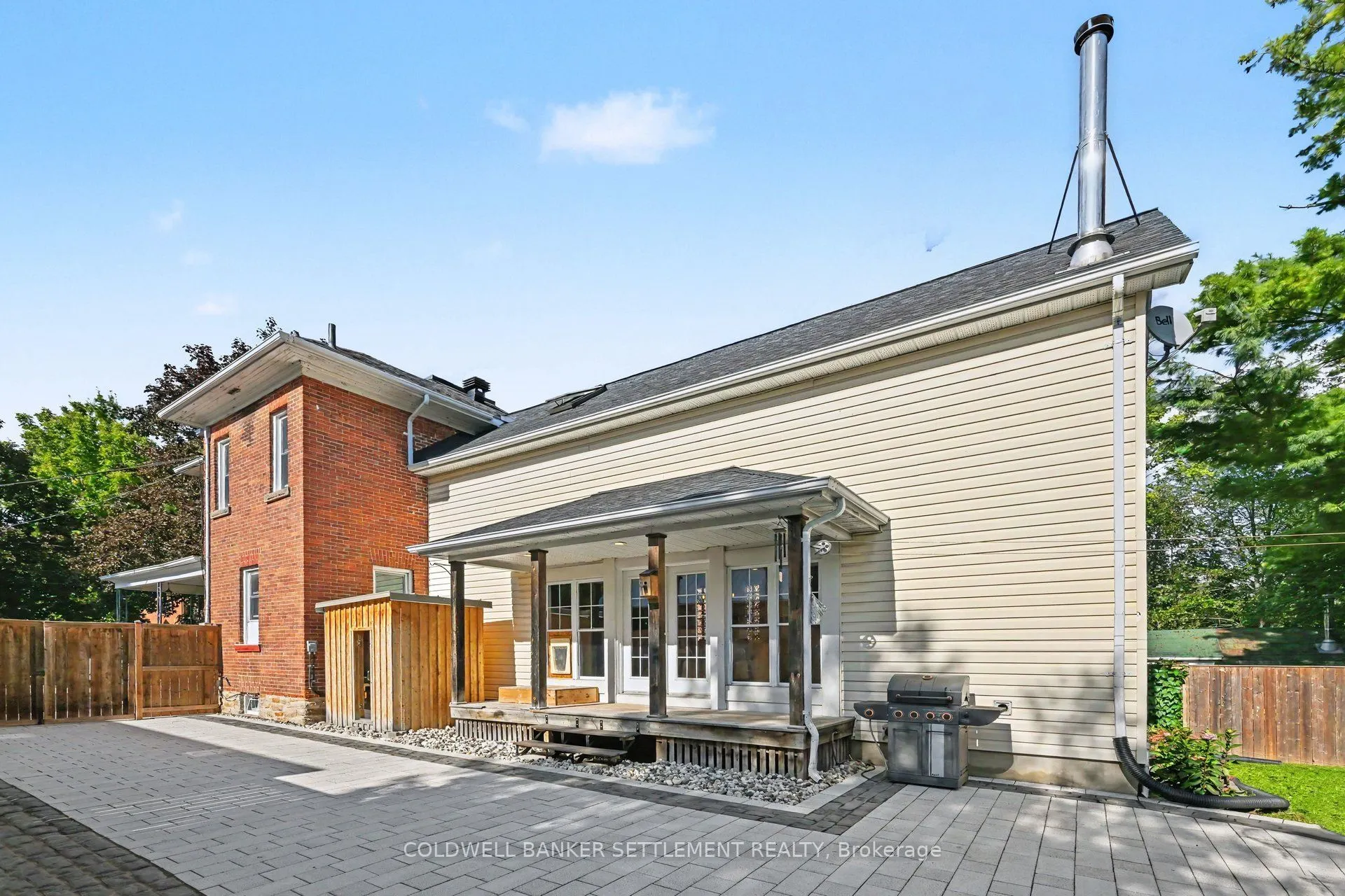 46 Brock Street S