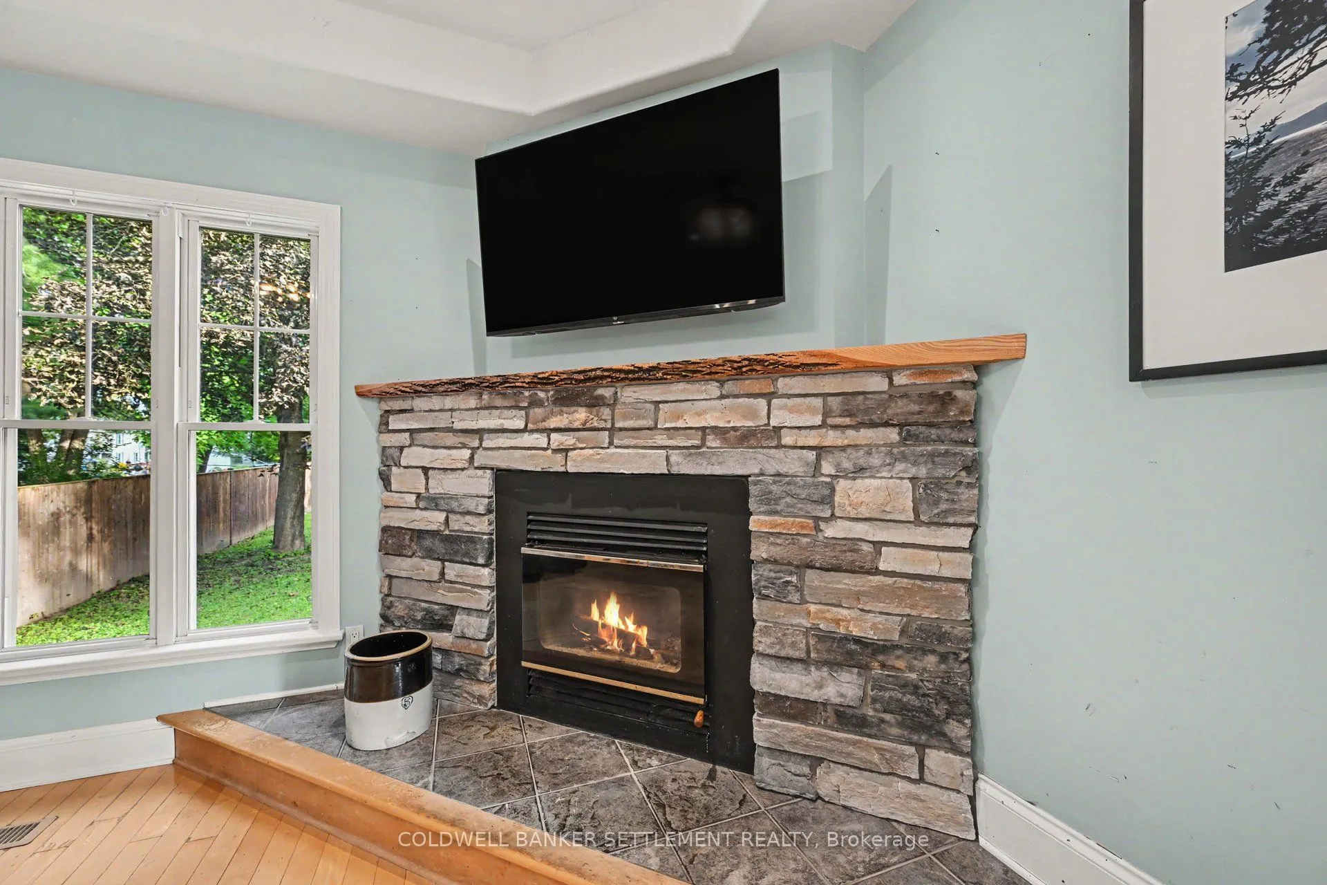 46 Brock Street S