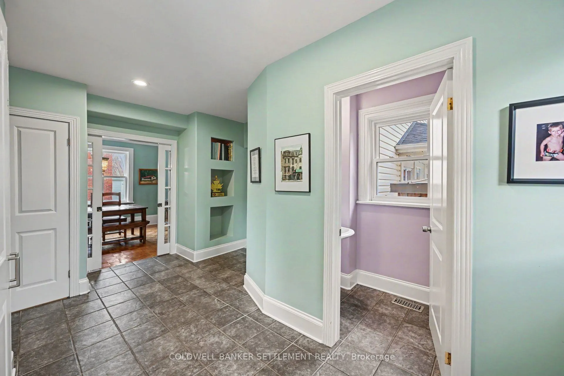 46 Brock Street S