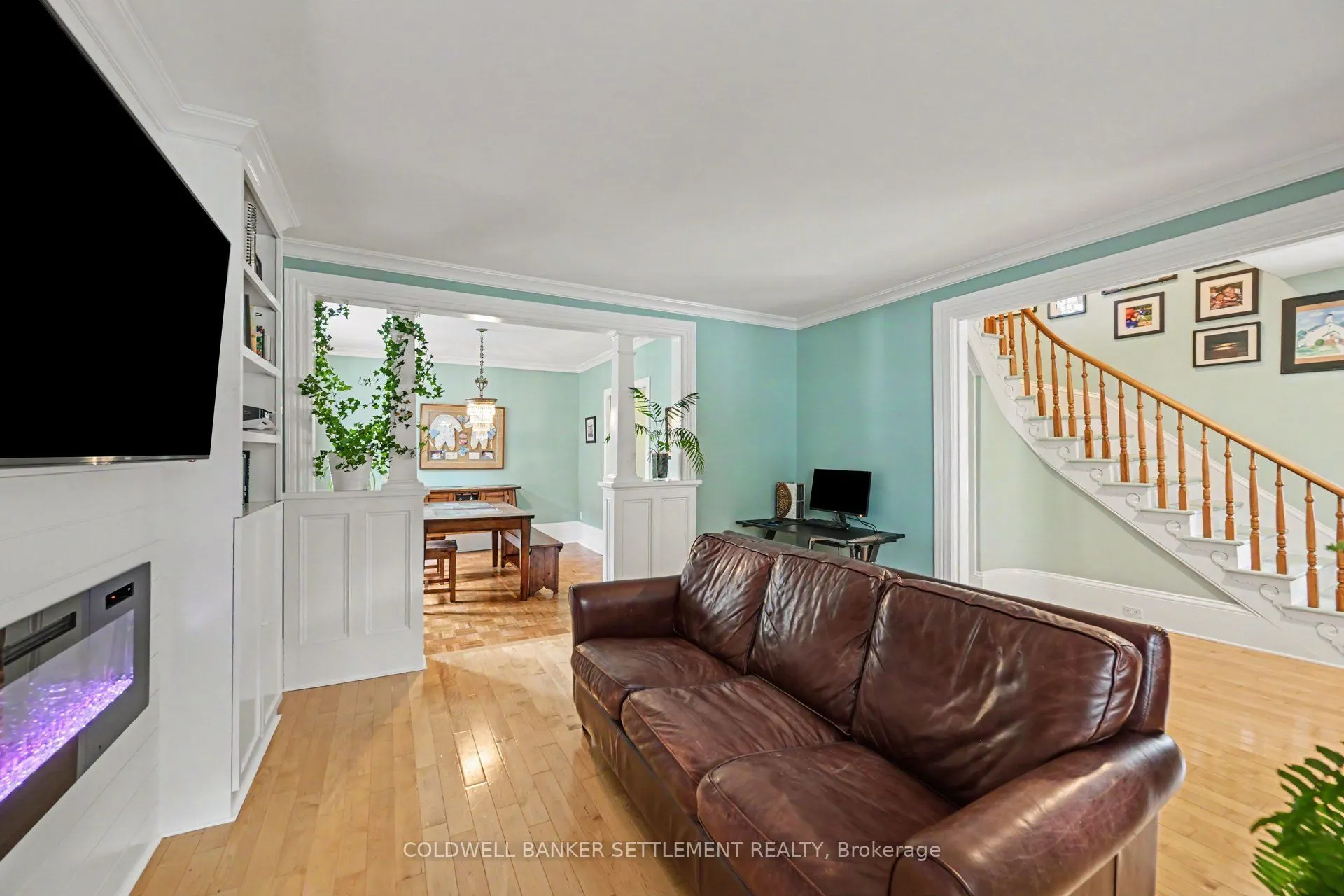 46 Brock Street S