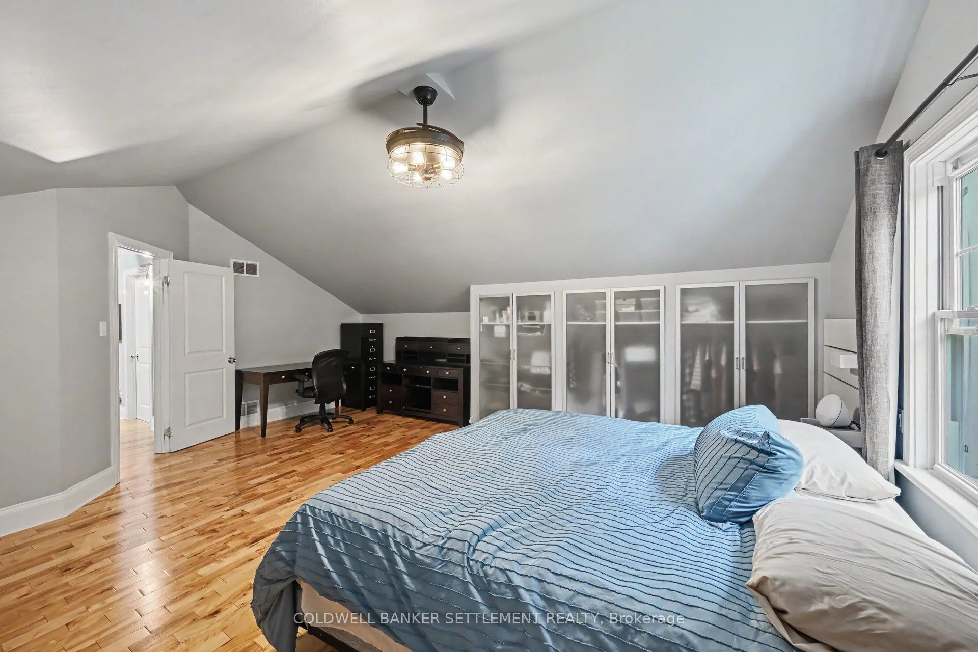 46 Brock Street S