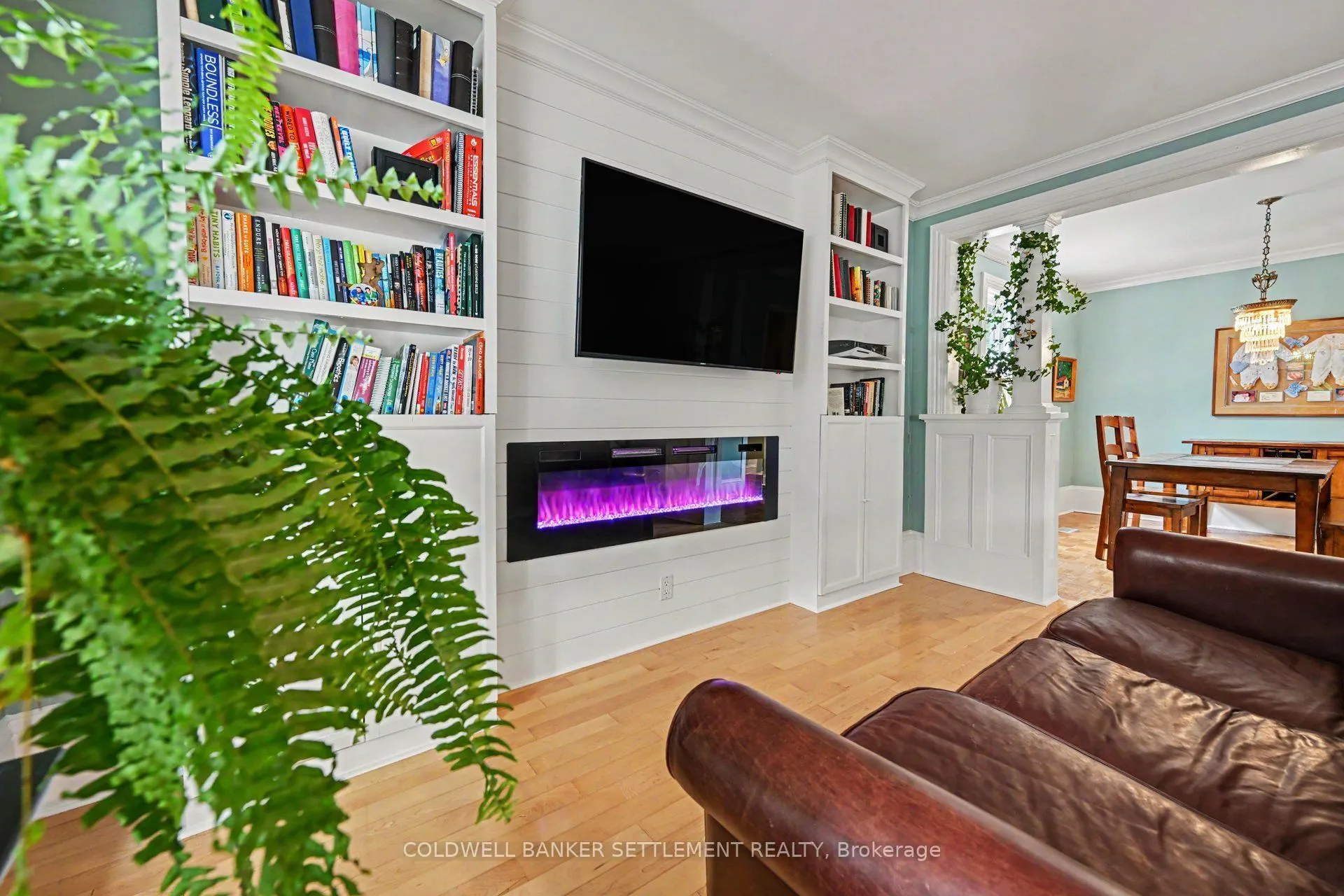46 Brock Street S