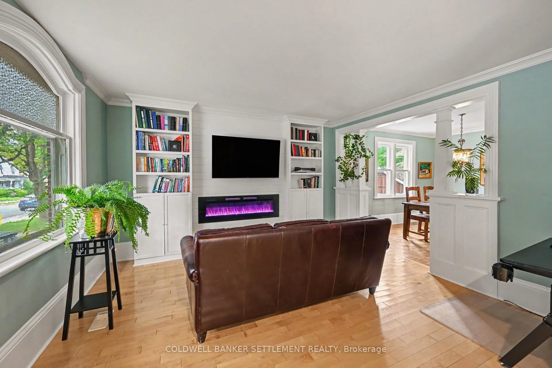 46 Brock Street S