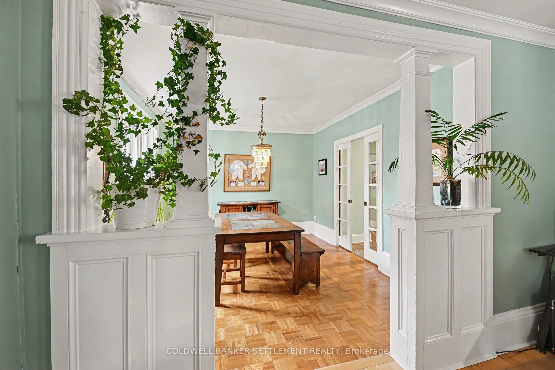 46 Brock Street S