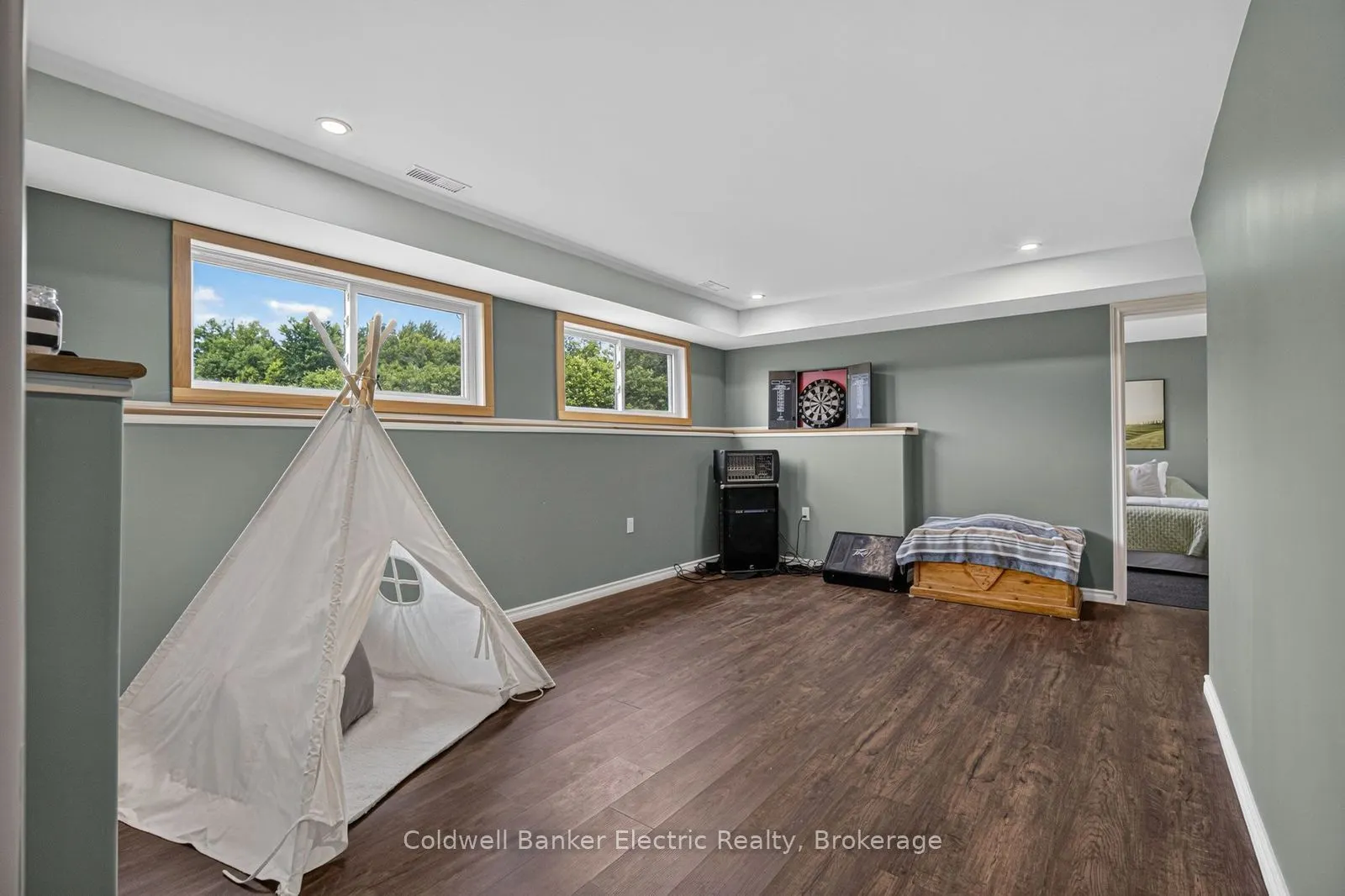 548 Tiffen Road