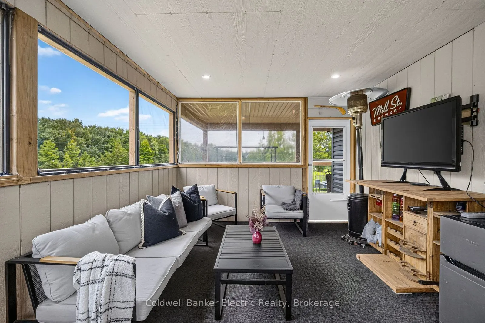 548 Tiffen Road