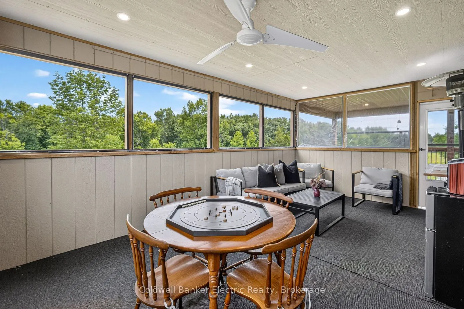 548 Tiffen Road