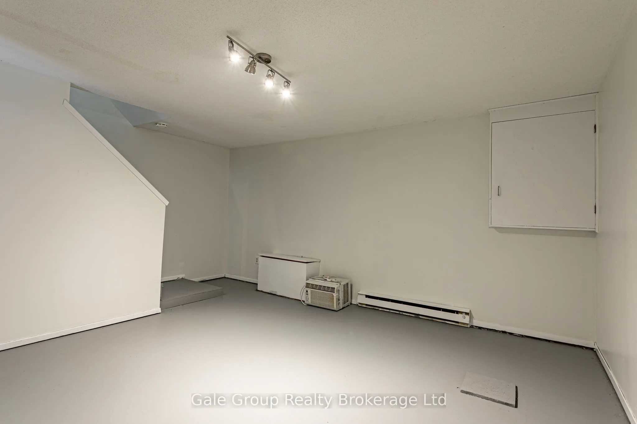 370 Springbank Avenue #4