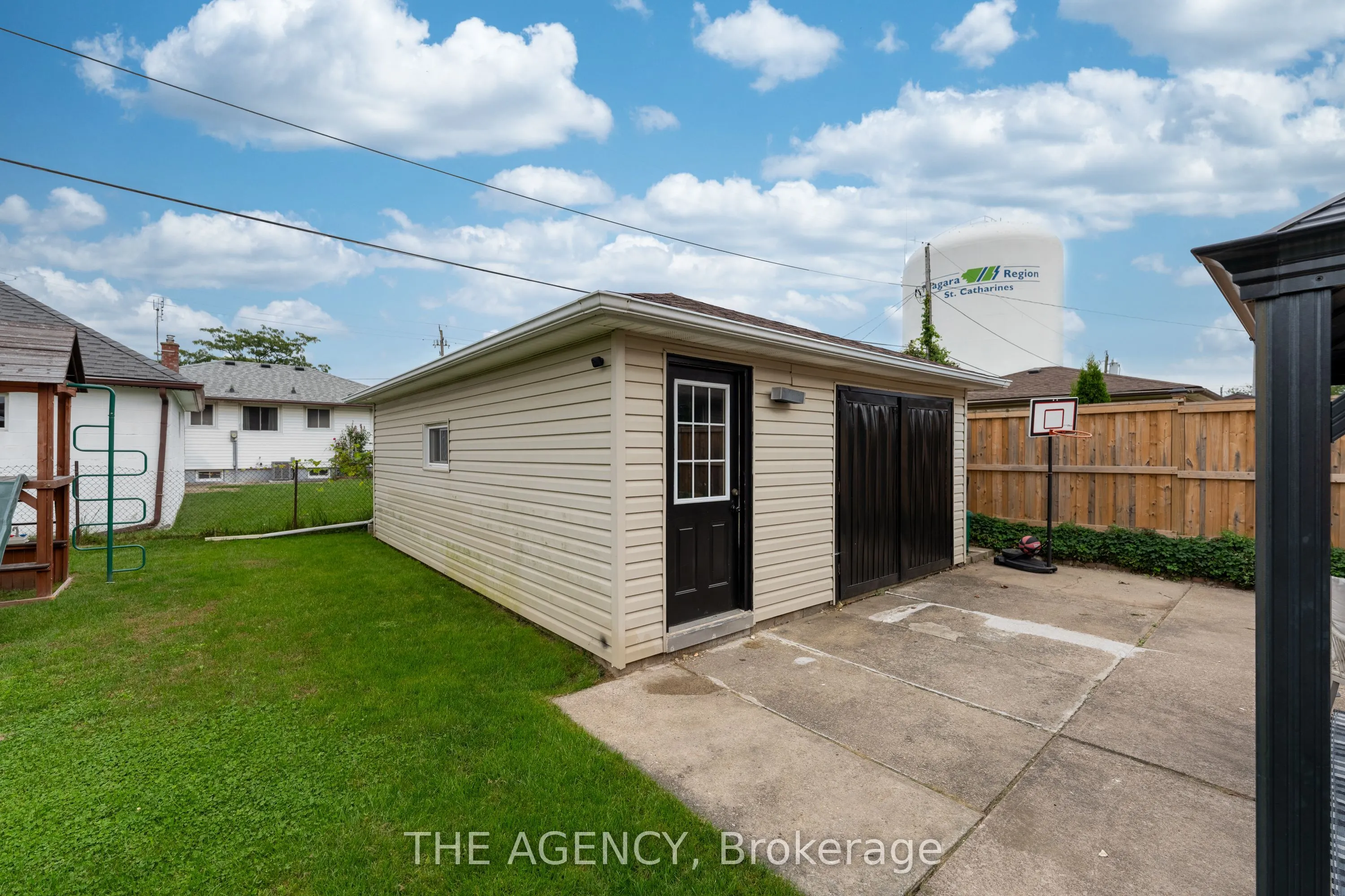 20 Ridge Point Drive