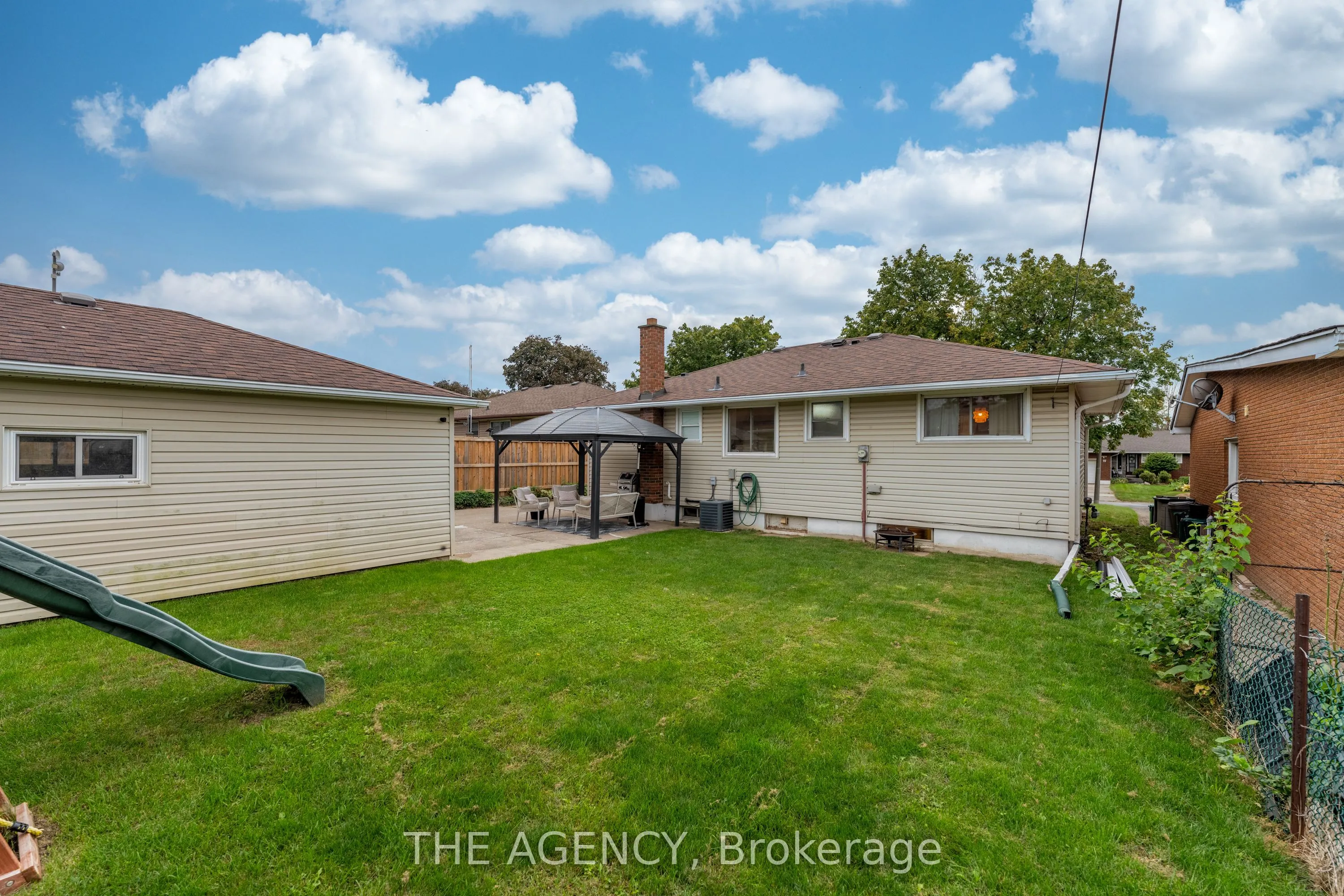 20 Ridge Point Drive
