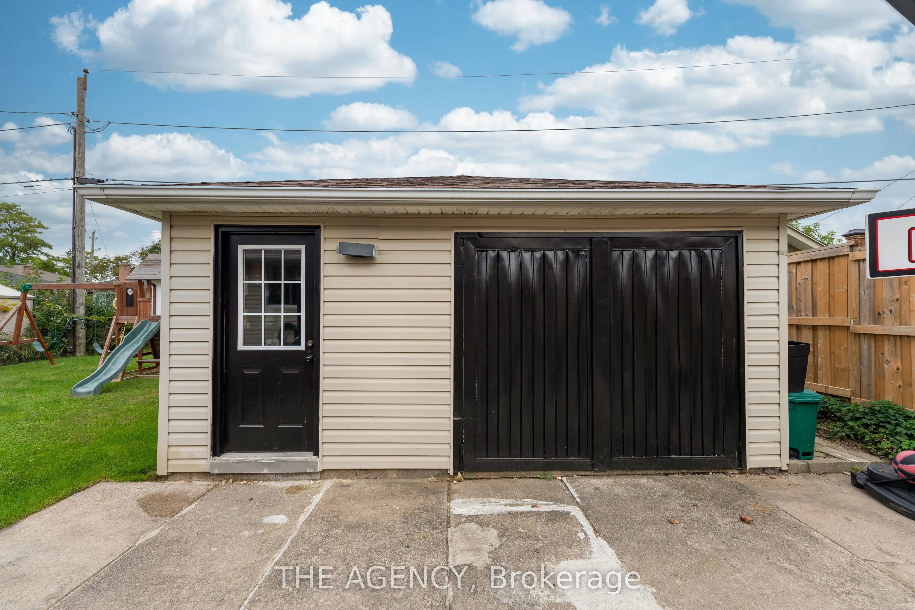 20 Ridge Point Drive