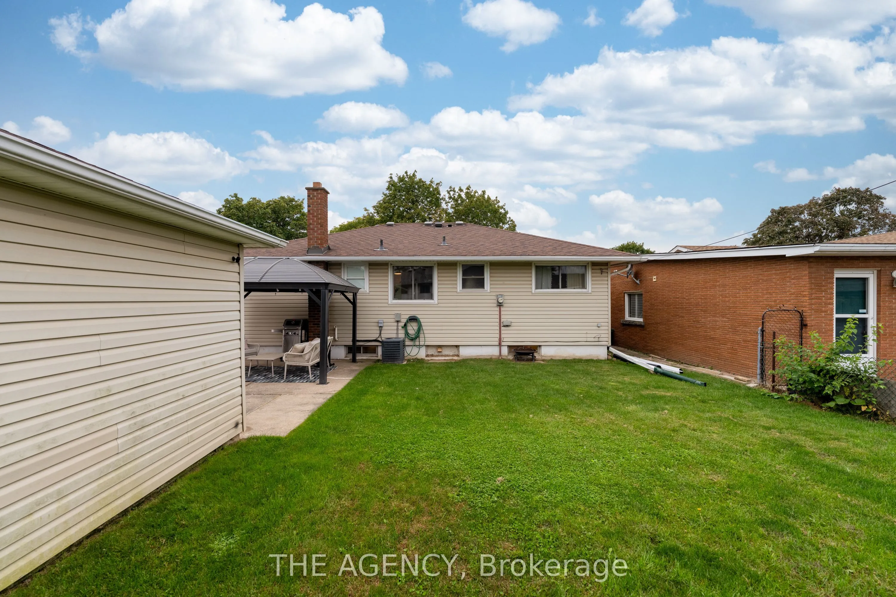 20 Ridge Point Drive