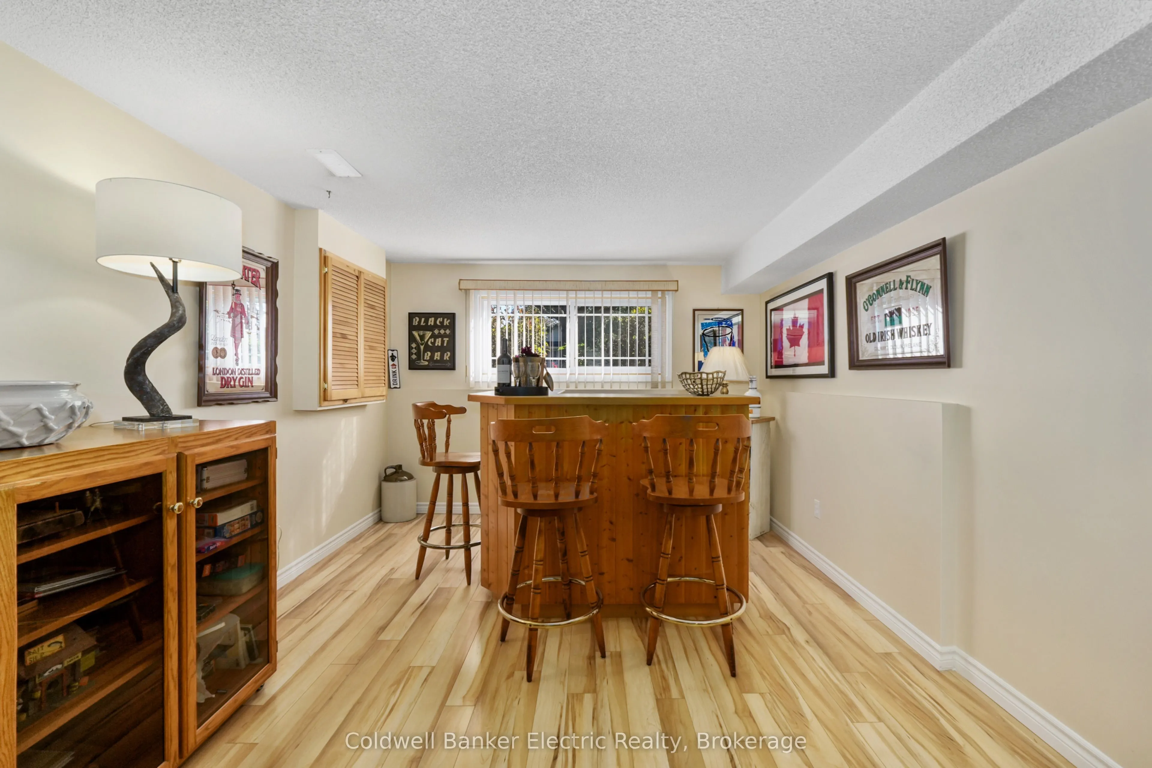 1988 Mapleridge Drive