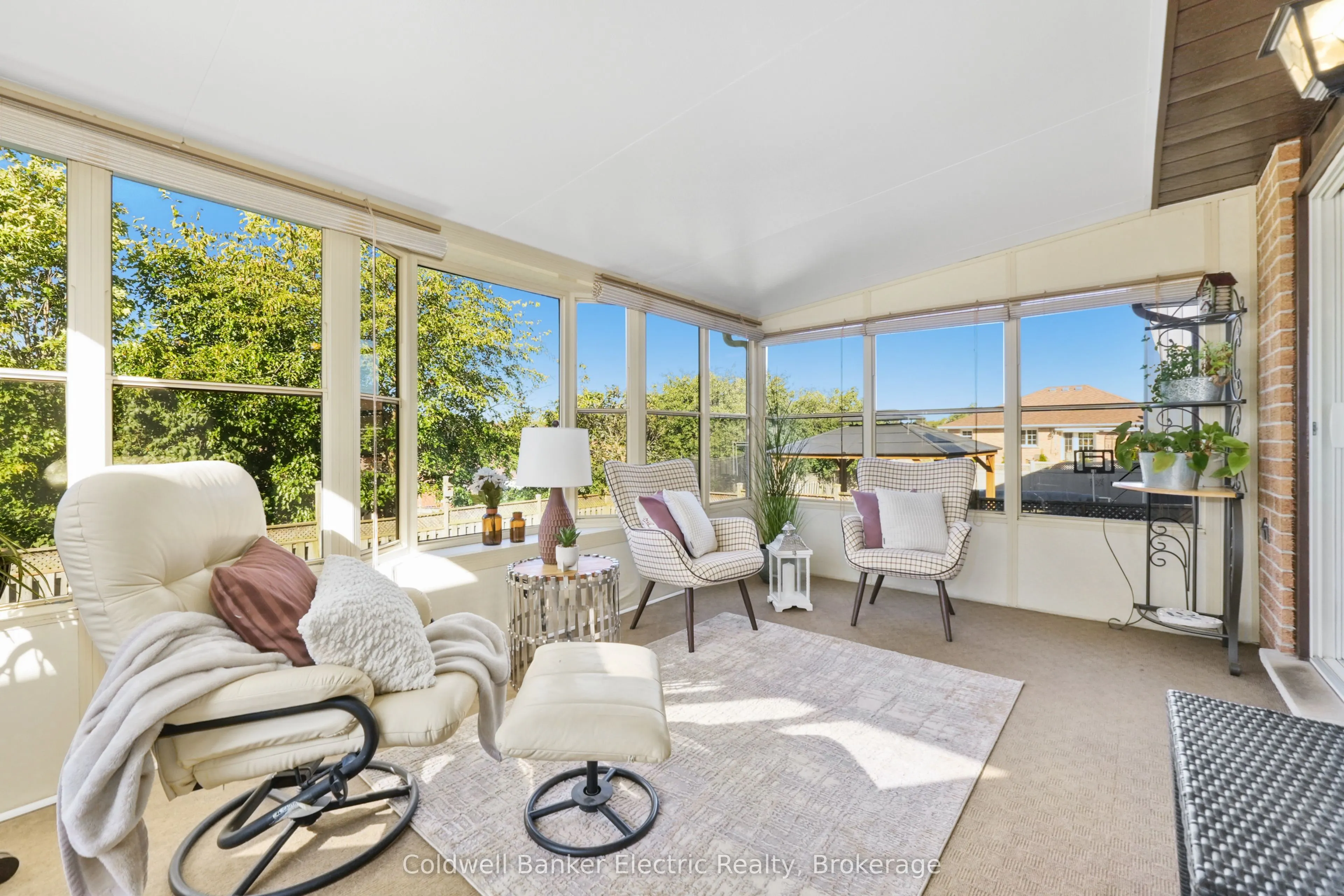 1988 Mapleridge Drive
