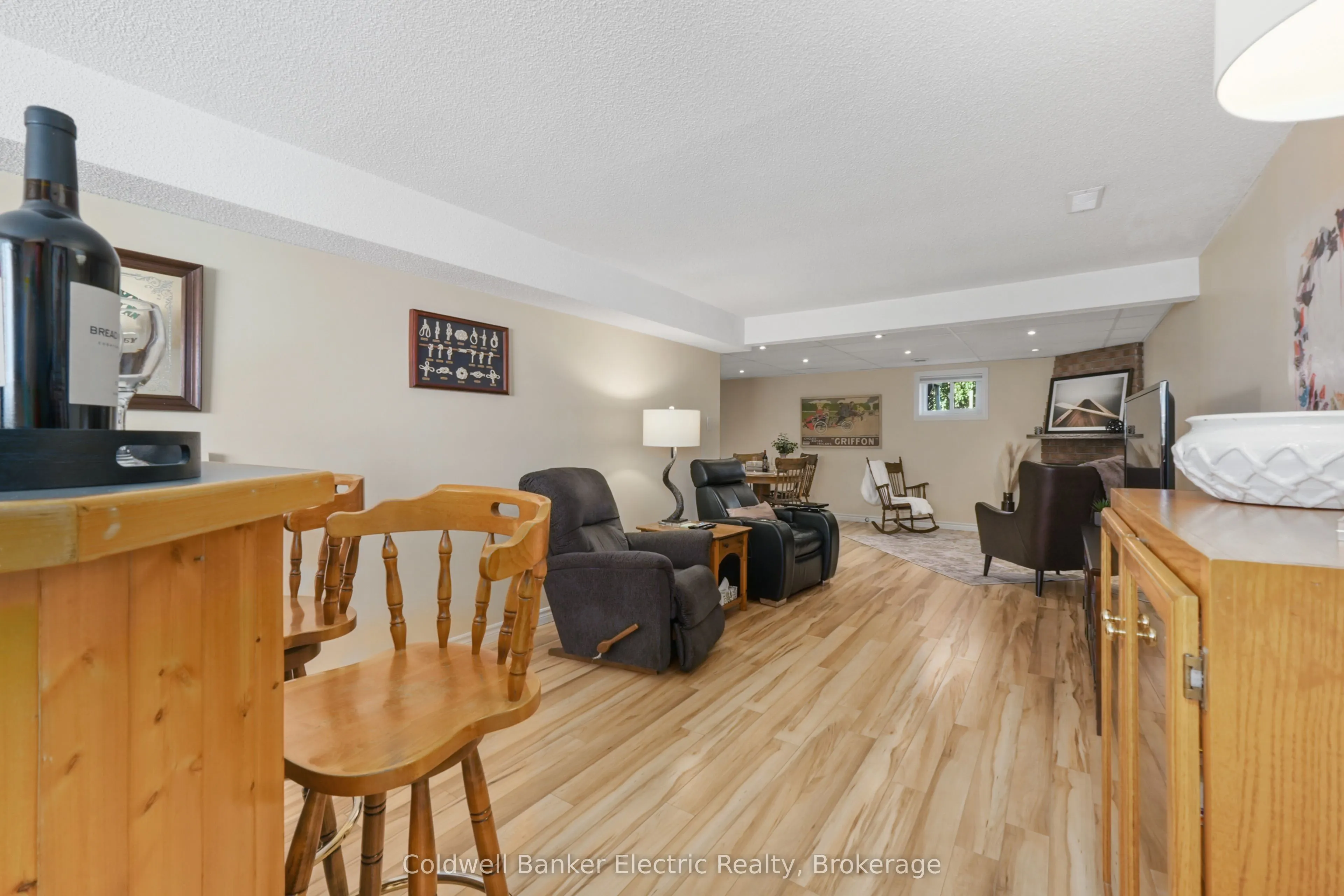 1988 Mapleridge Drive