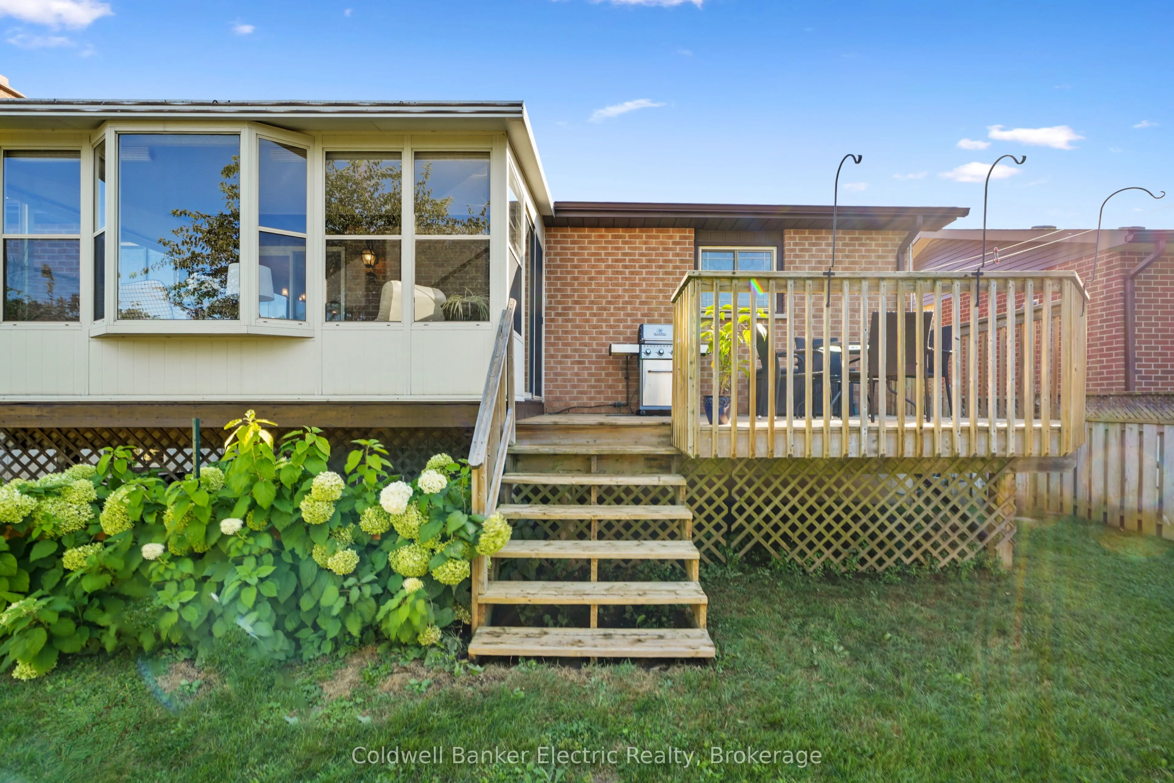 1988 Mapleridge Drive