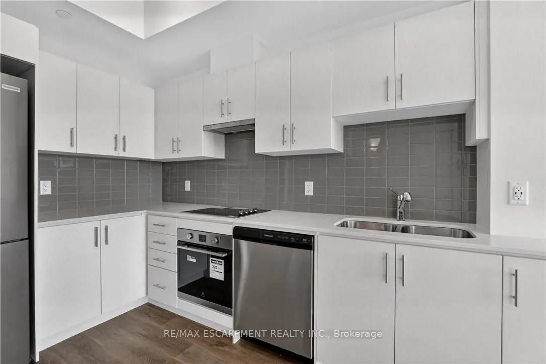 461 Green Road #606