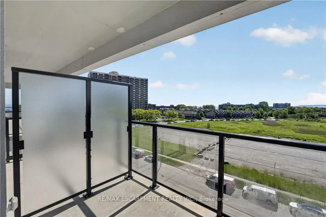 461 Green Road #606
