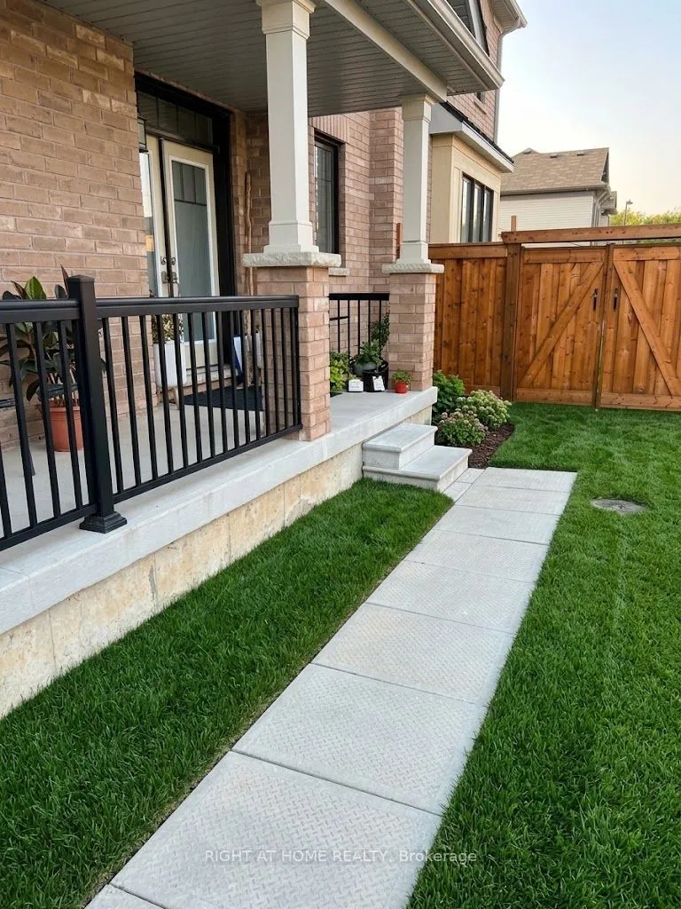 4 Cactus Crescent