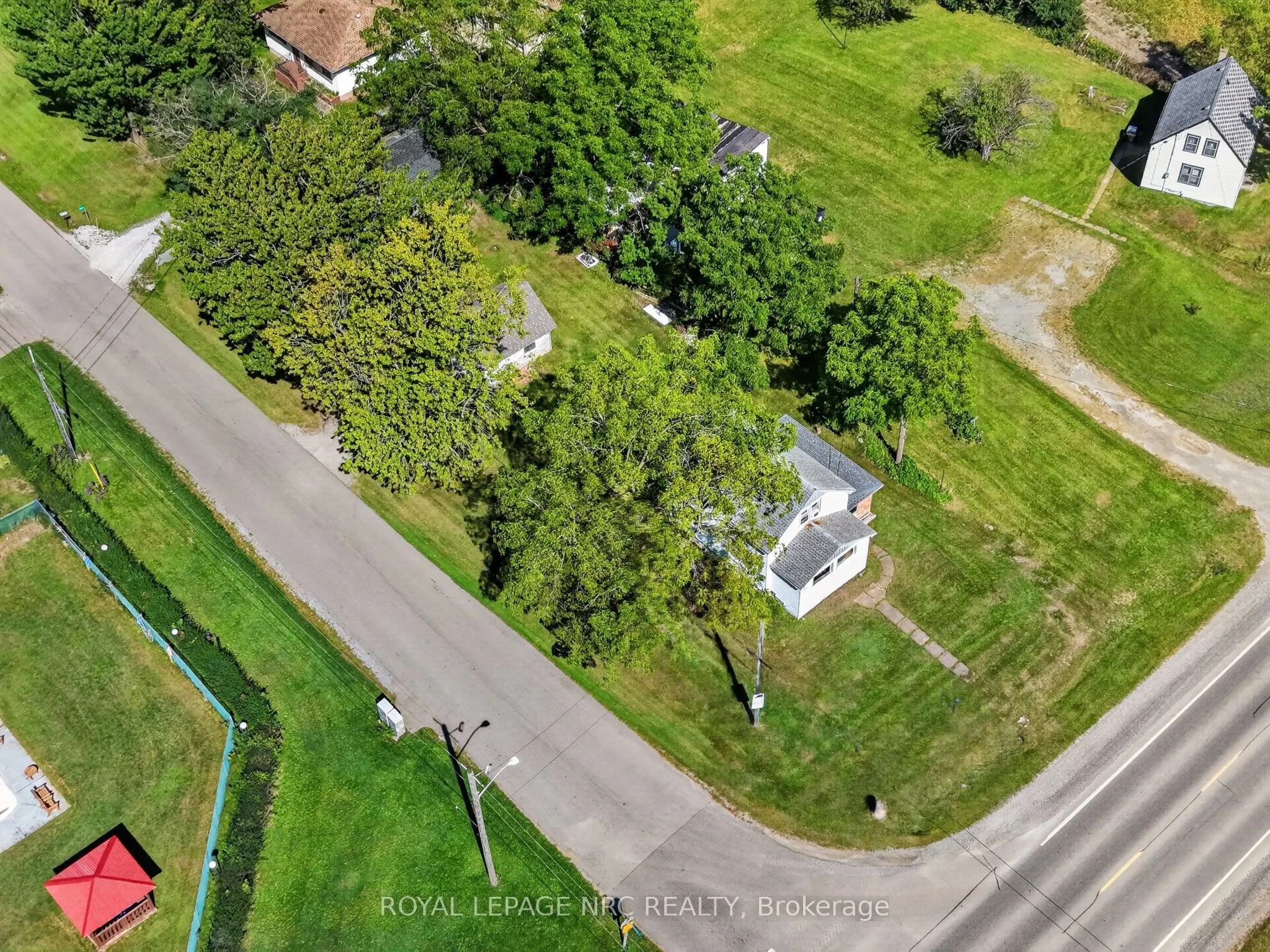 737 MAIN Street W