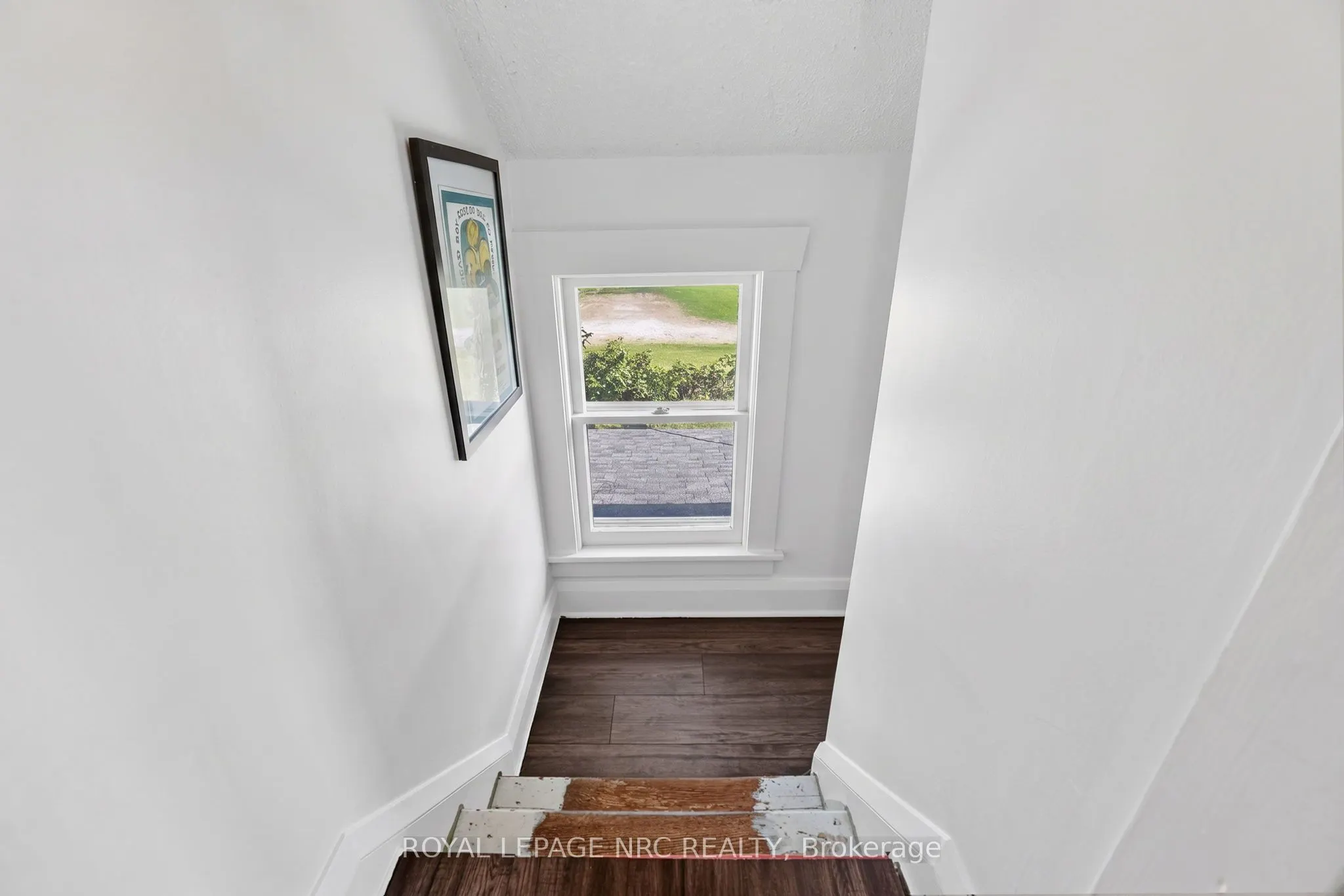 737 MAIN Street W