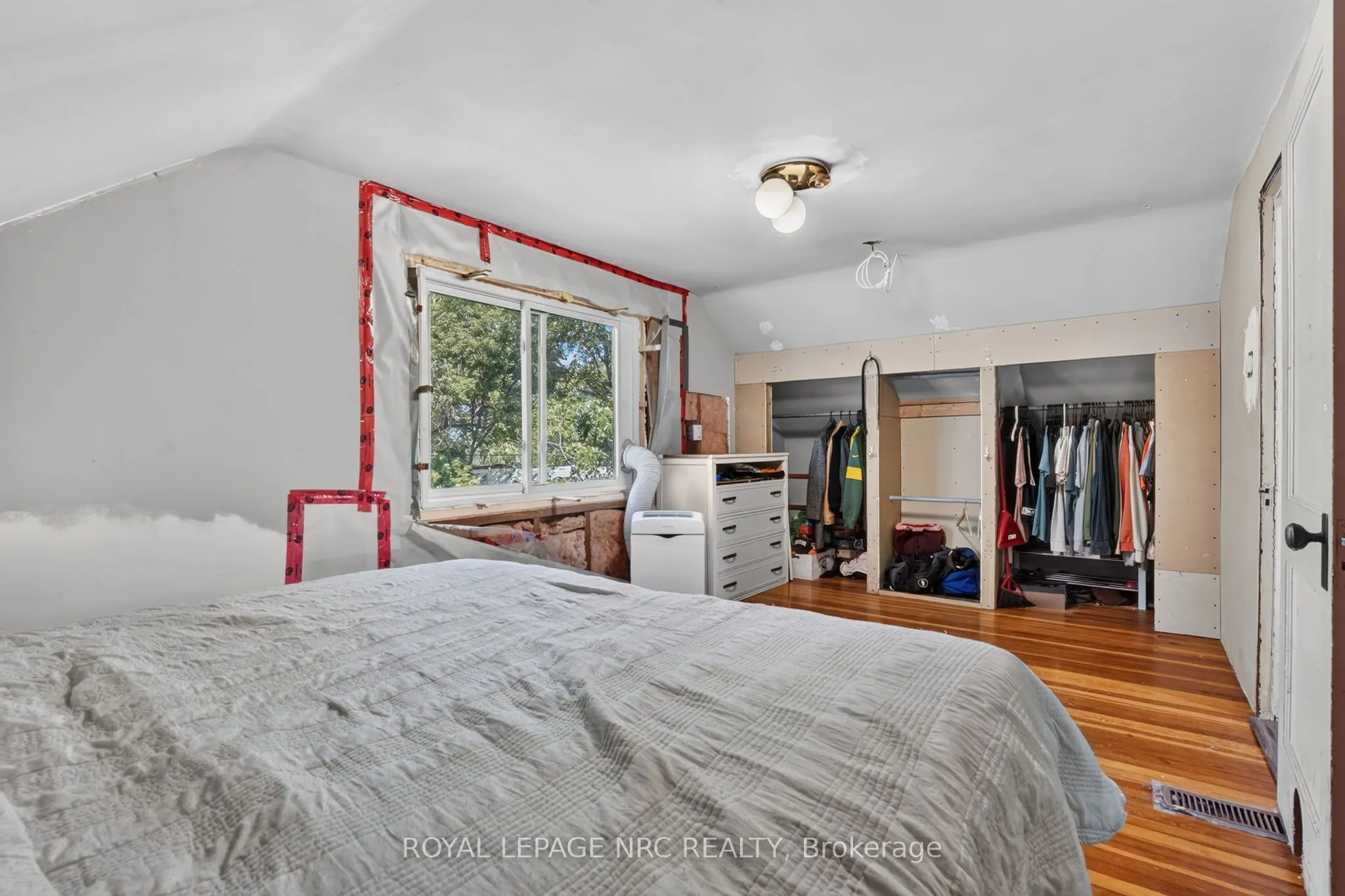 737 MAIN Street W