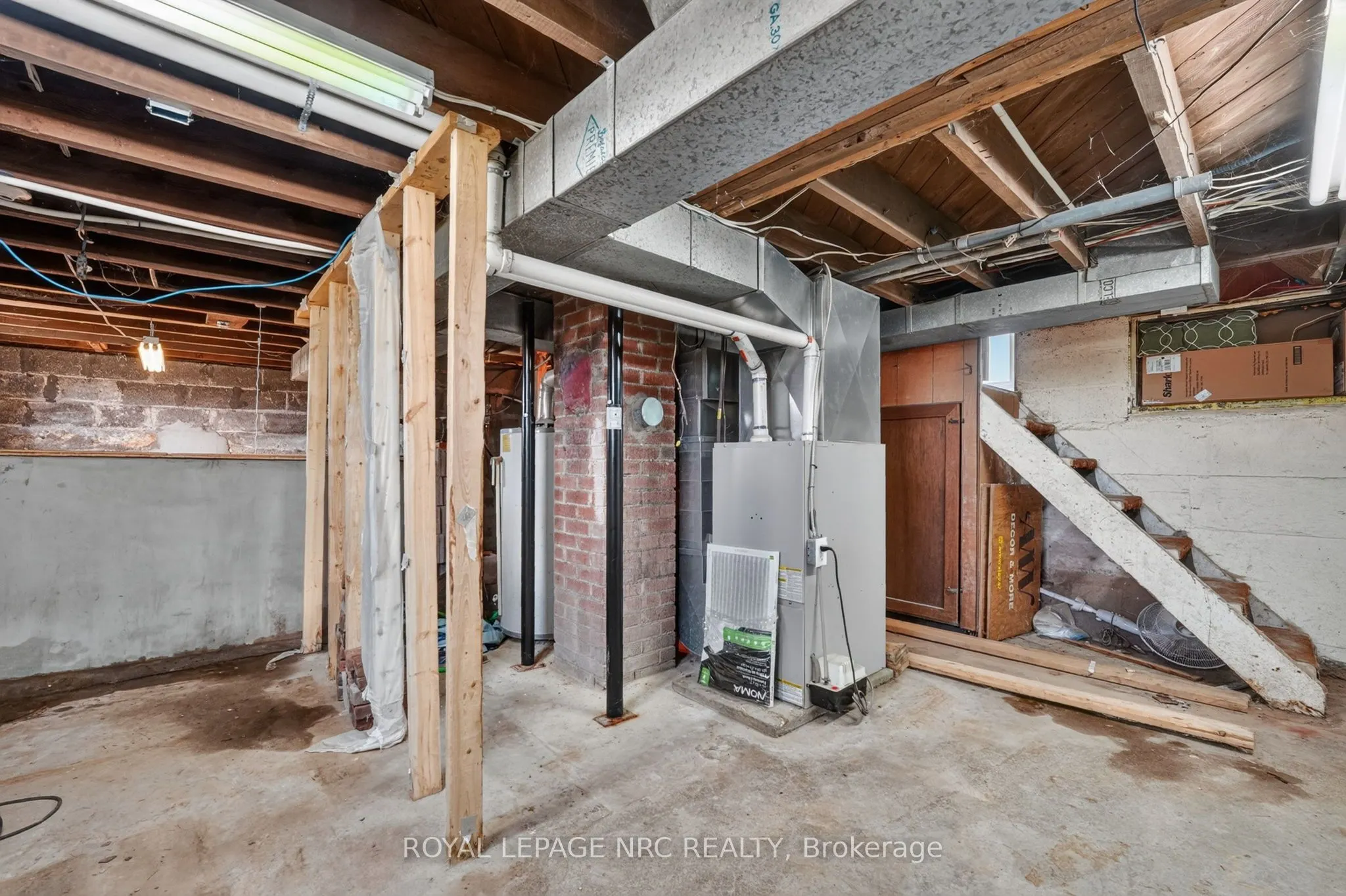 737 MAIN Street W