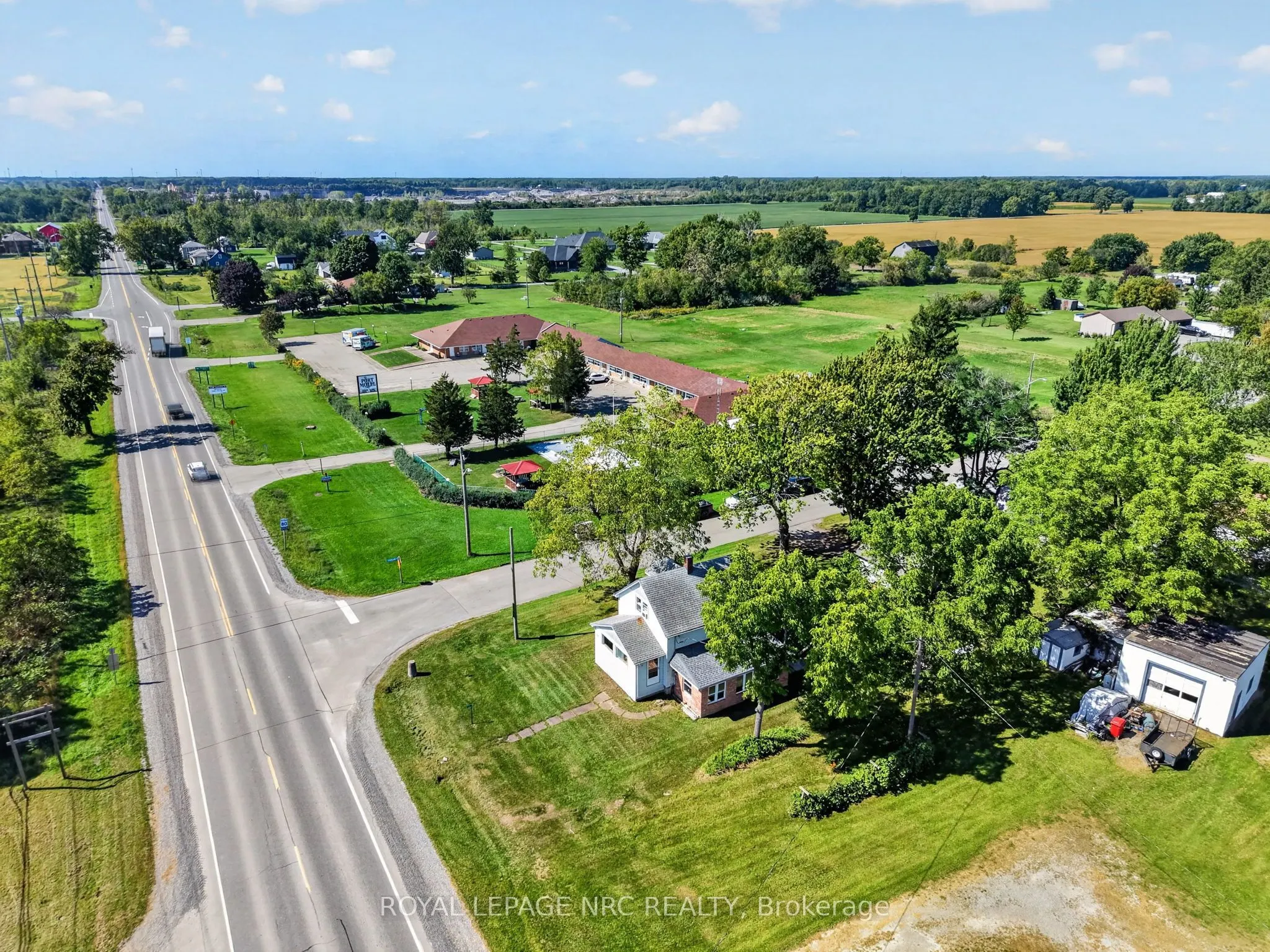 737 MAIN Street W