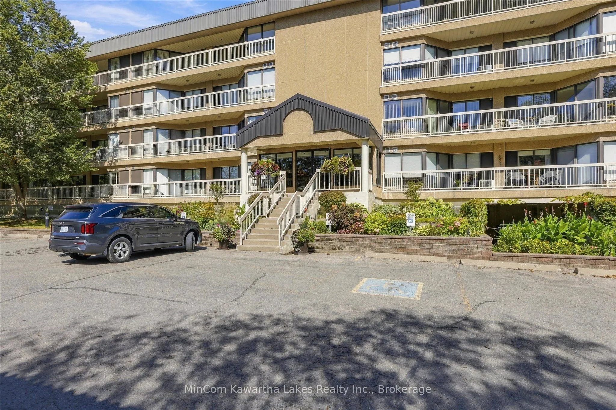 40 Auburn Street #207