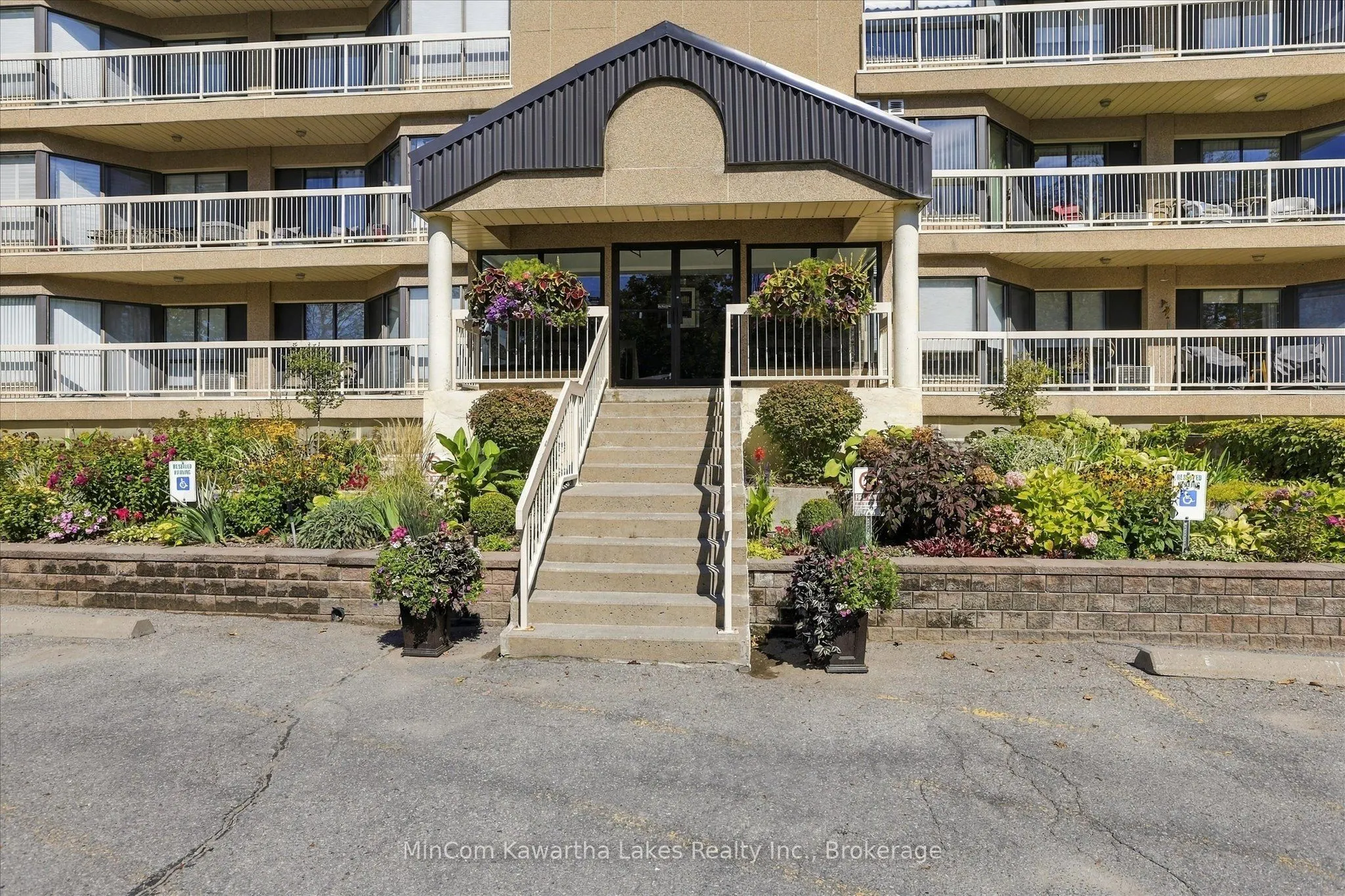 40 Auburn Street #207