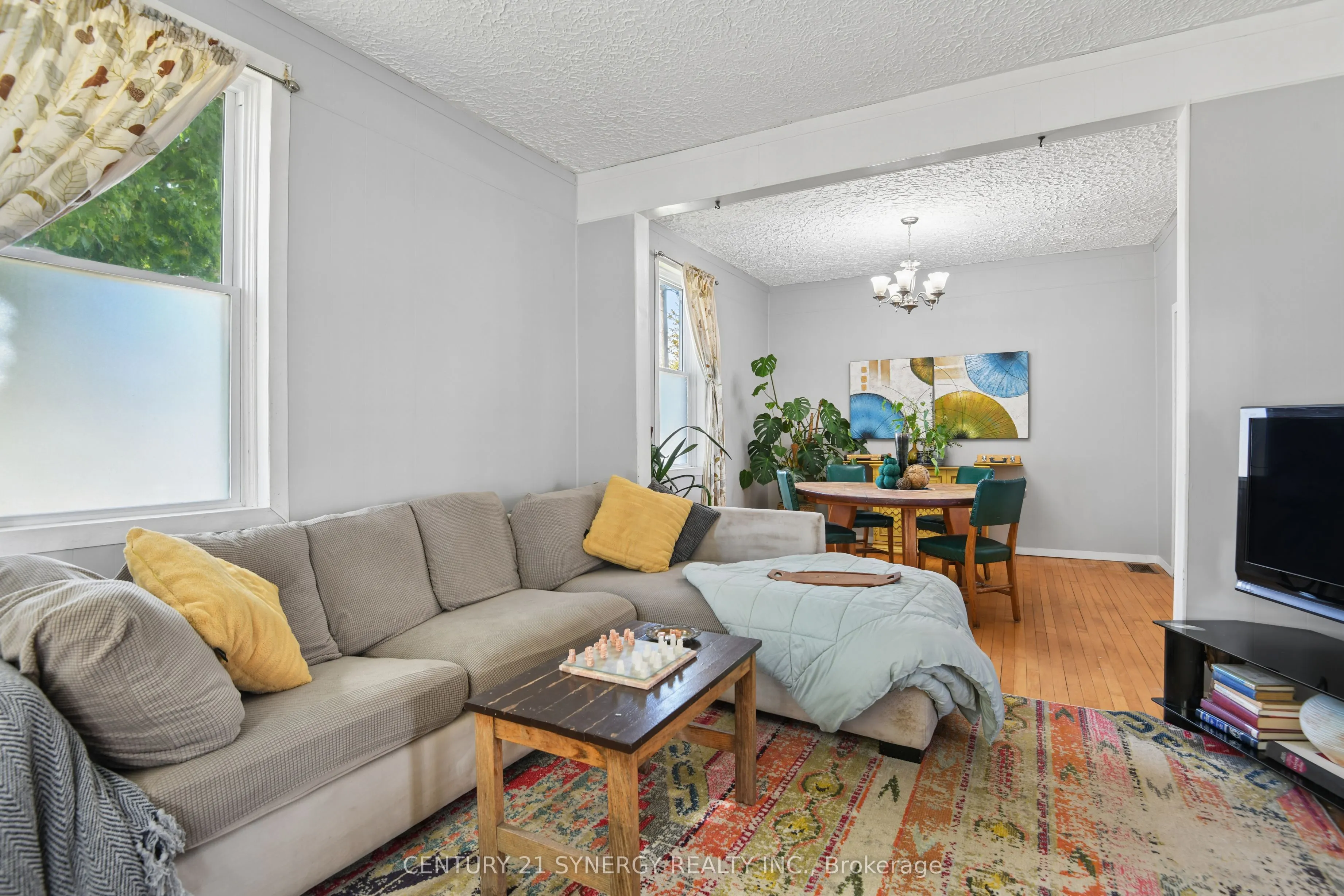35 Norma Street S