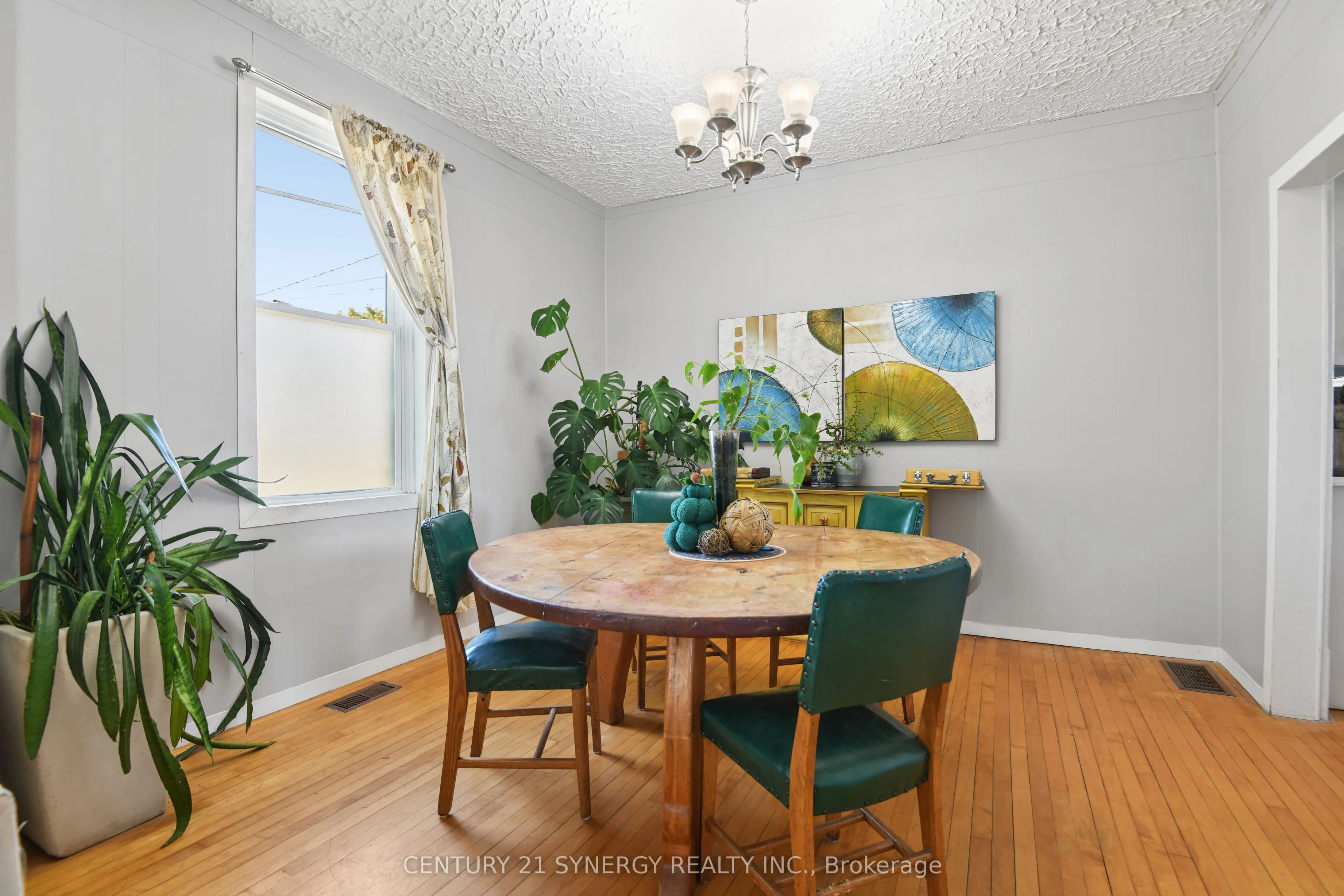 35 Norma Street S