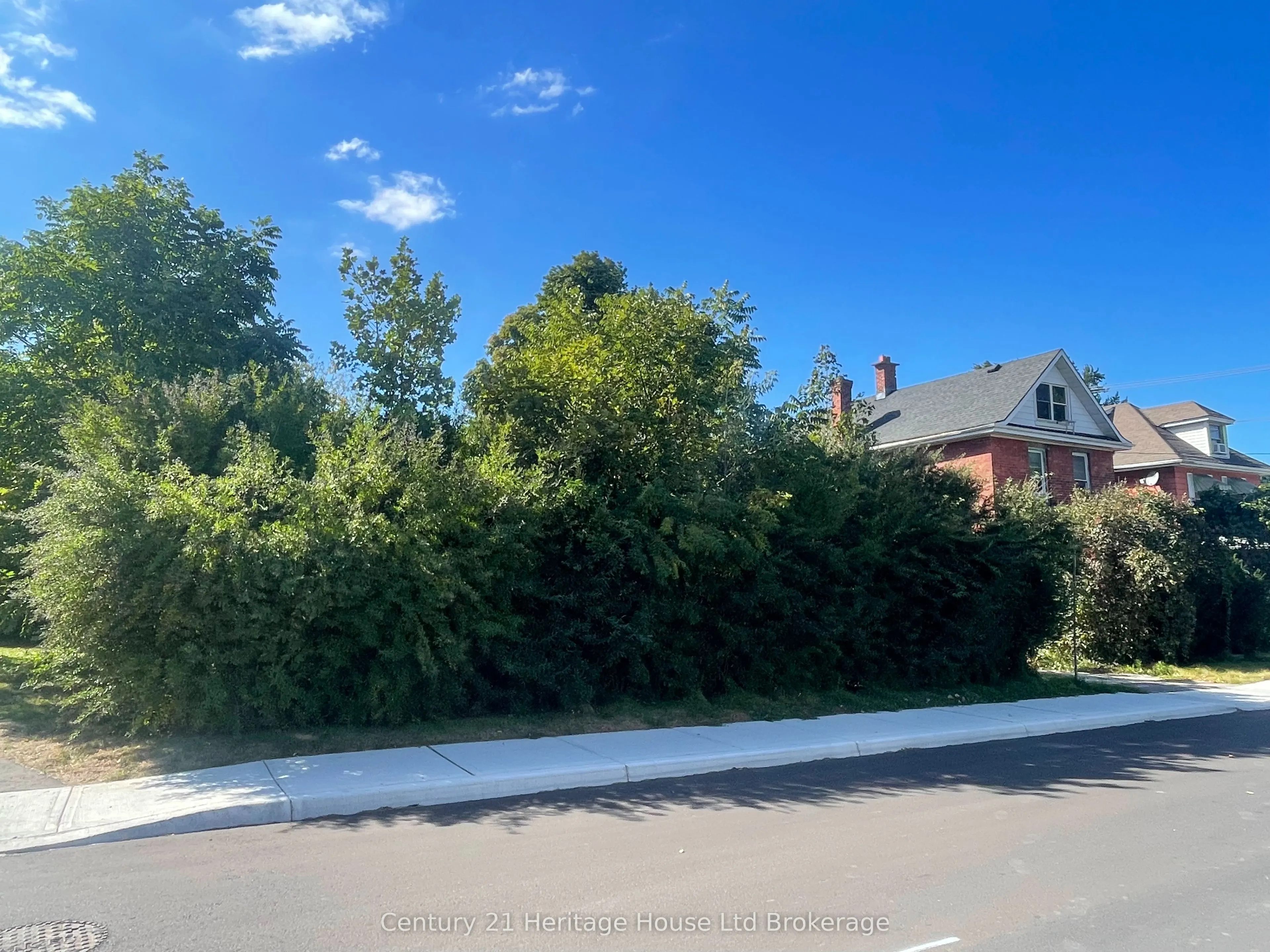 199 Wellington Street N
