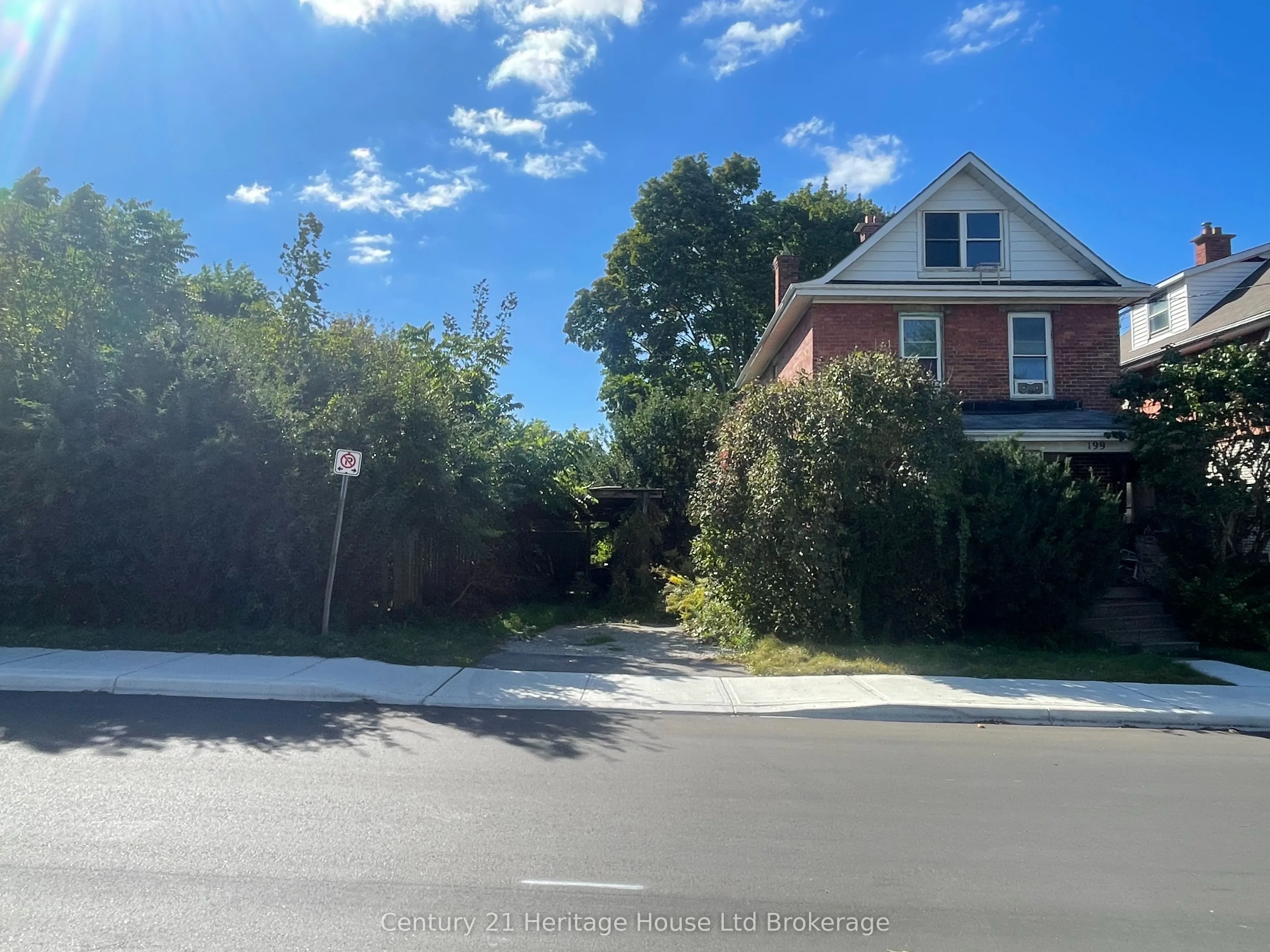 199 Wellington Street N