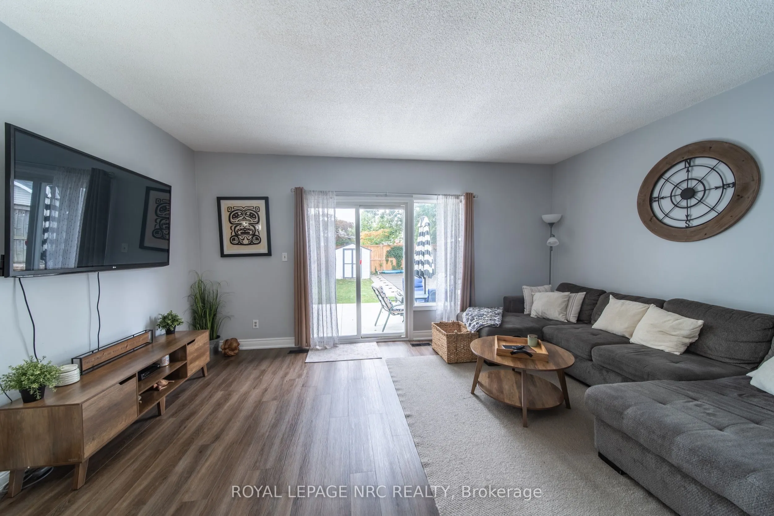 6073 Wildrose Crescent
