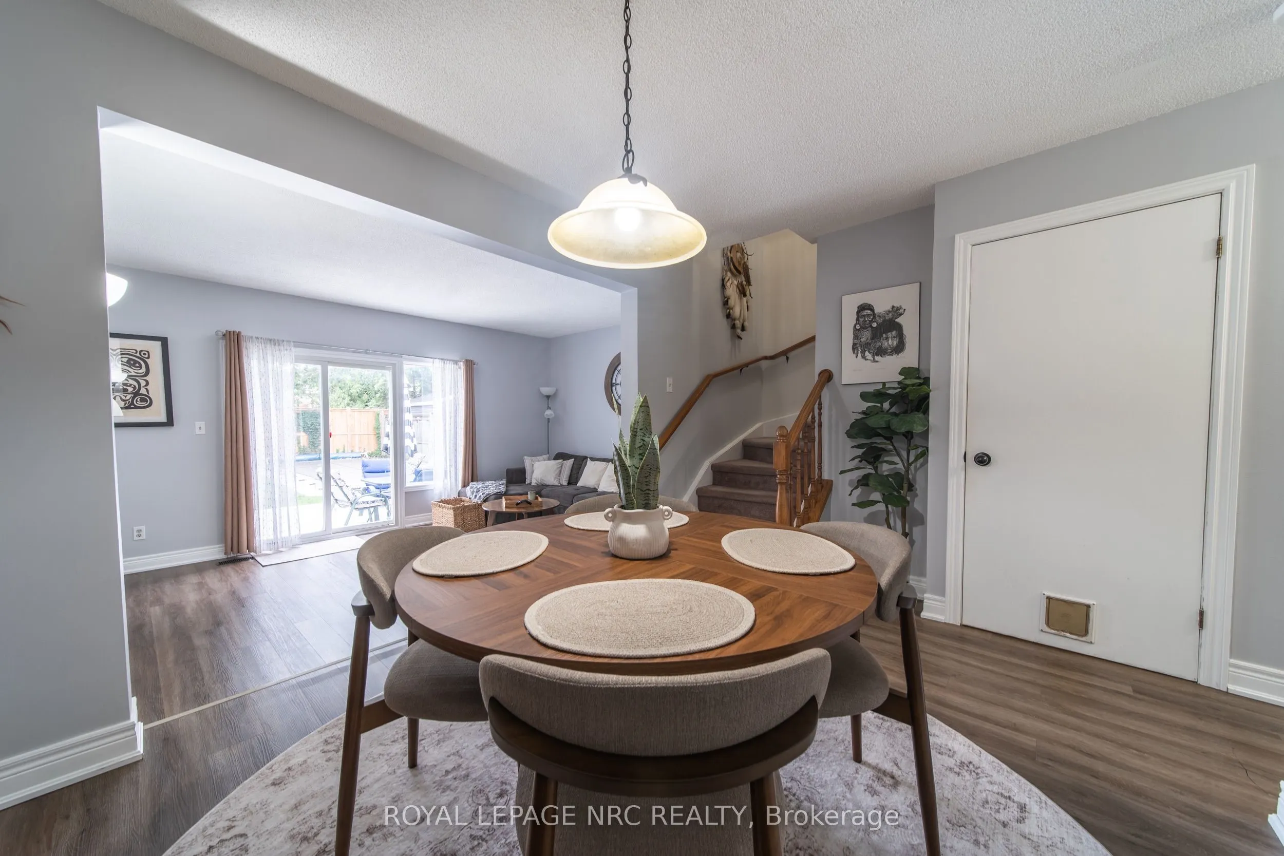 6073 Wildrose Crescent