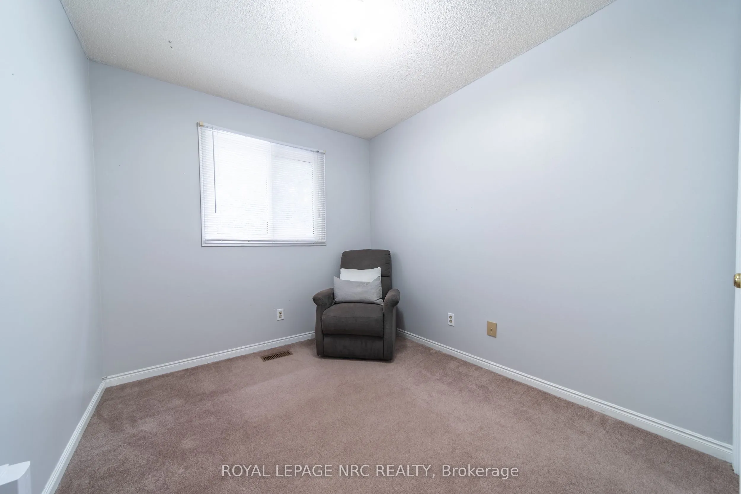6073 Wildrose Crescent