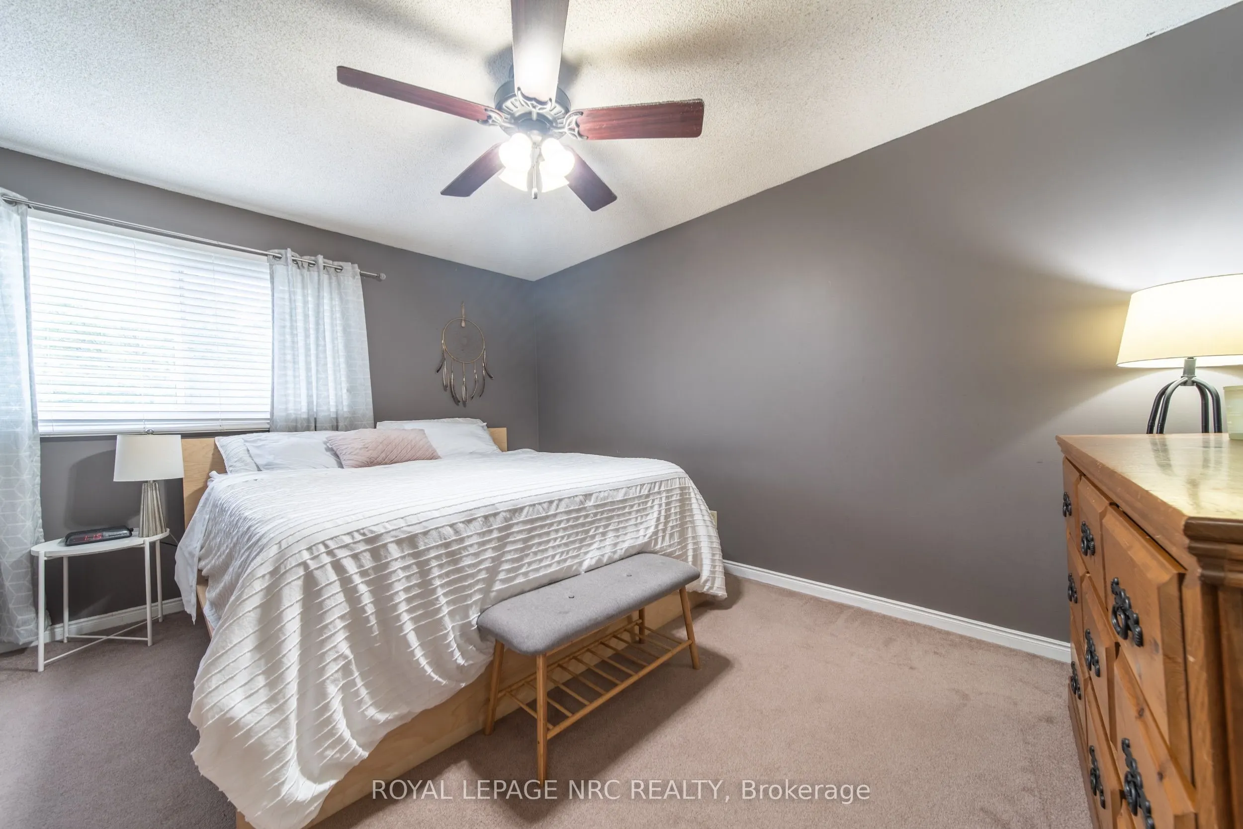6073 Wildrose Crescent