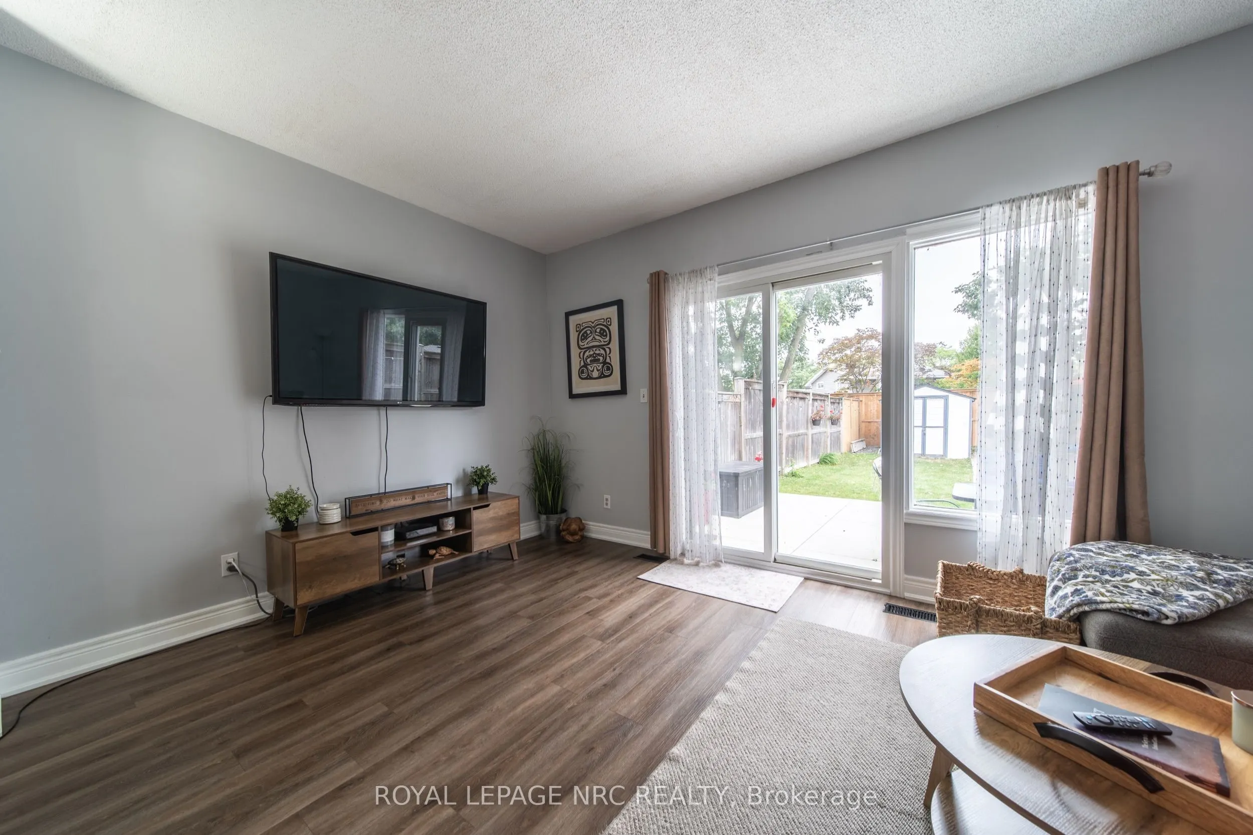 6073 Wildrose Crescent