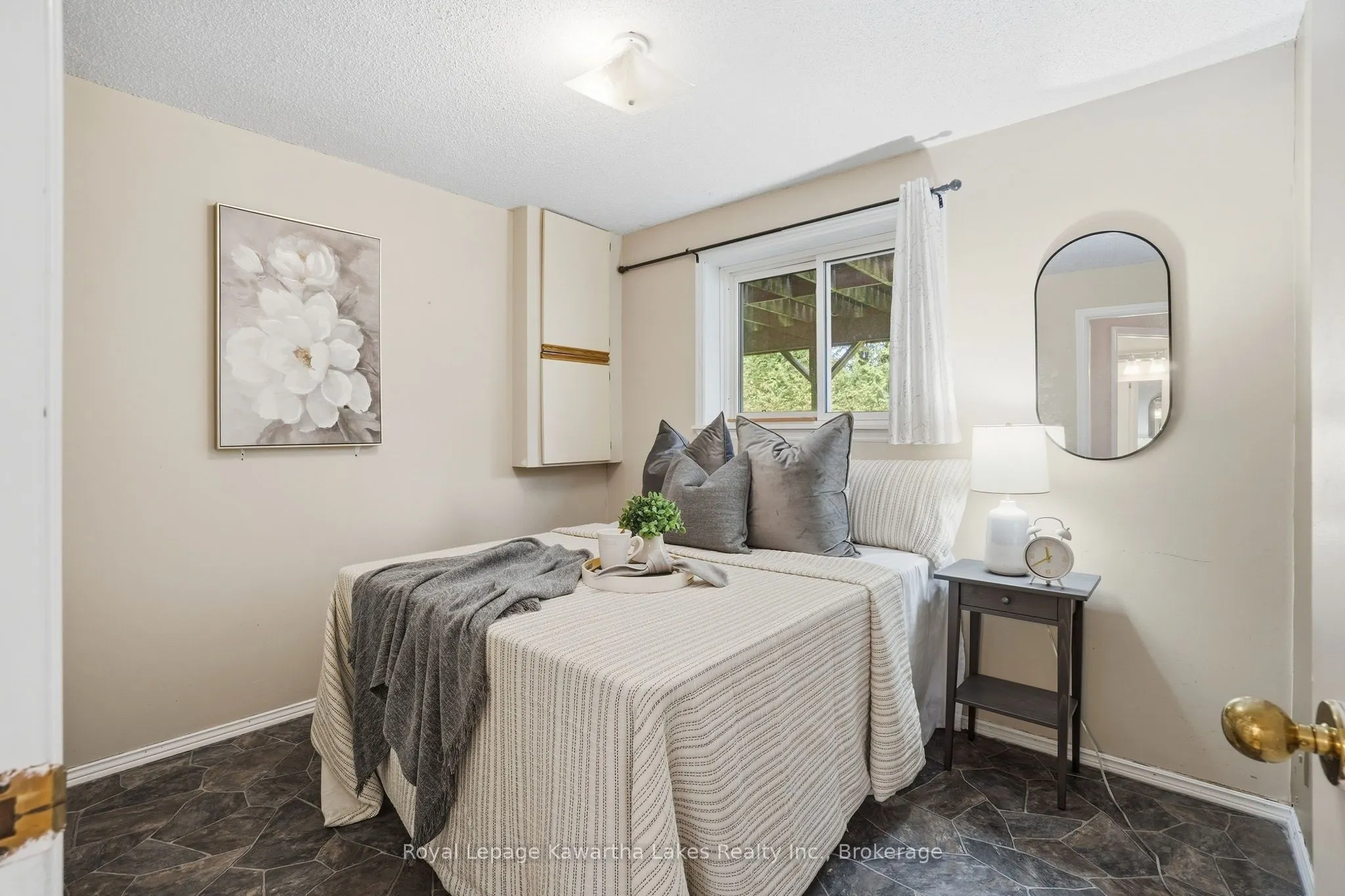 115 Mary Street W #27