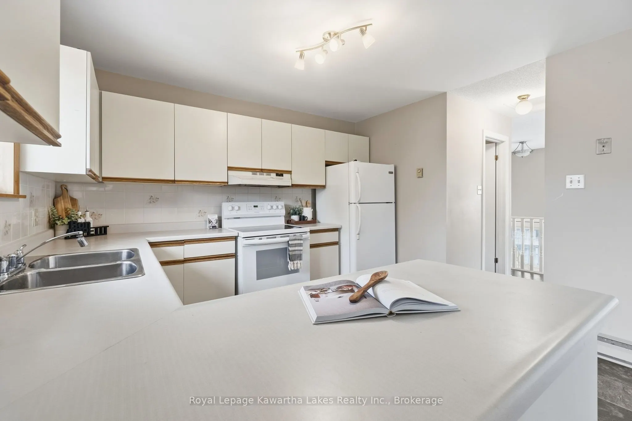 115 Mary Street W #27